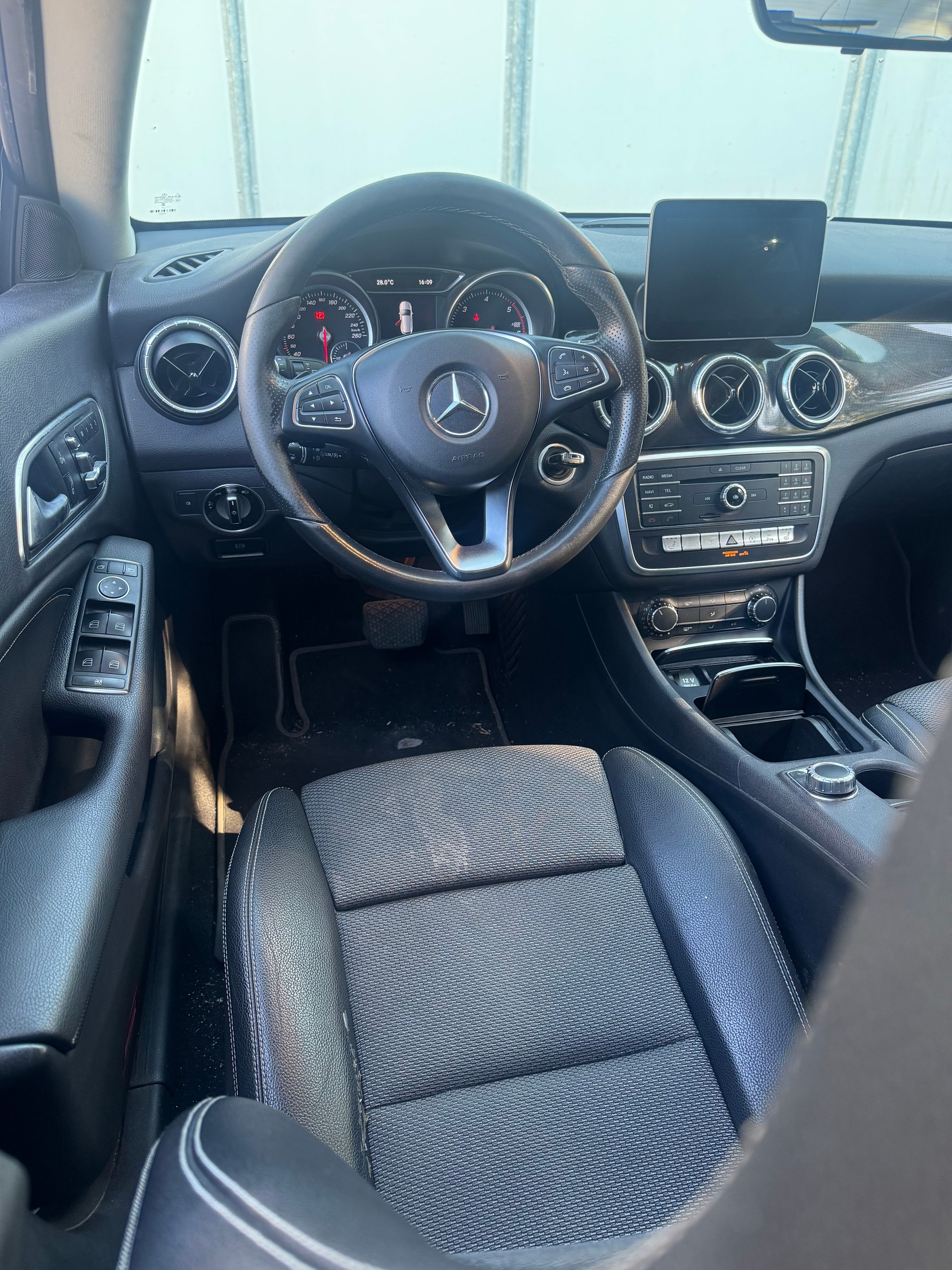 MERCEDES-BENZ CLA 200 d Swiss Star 4m-image-3