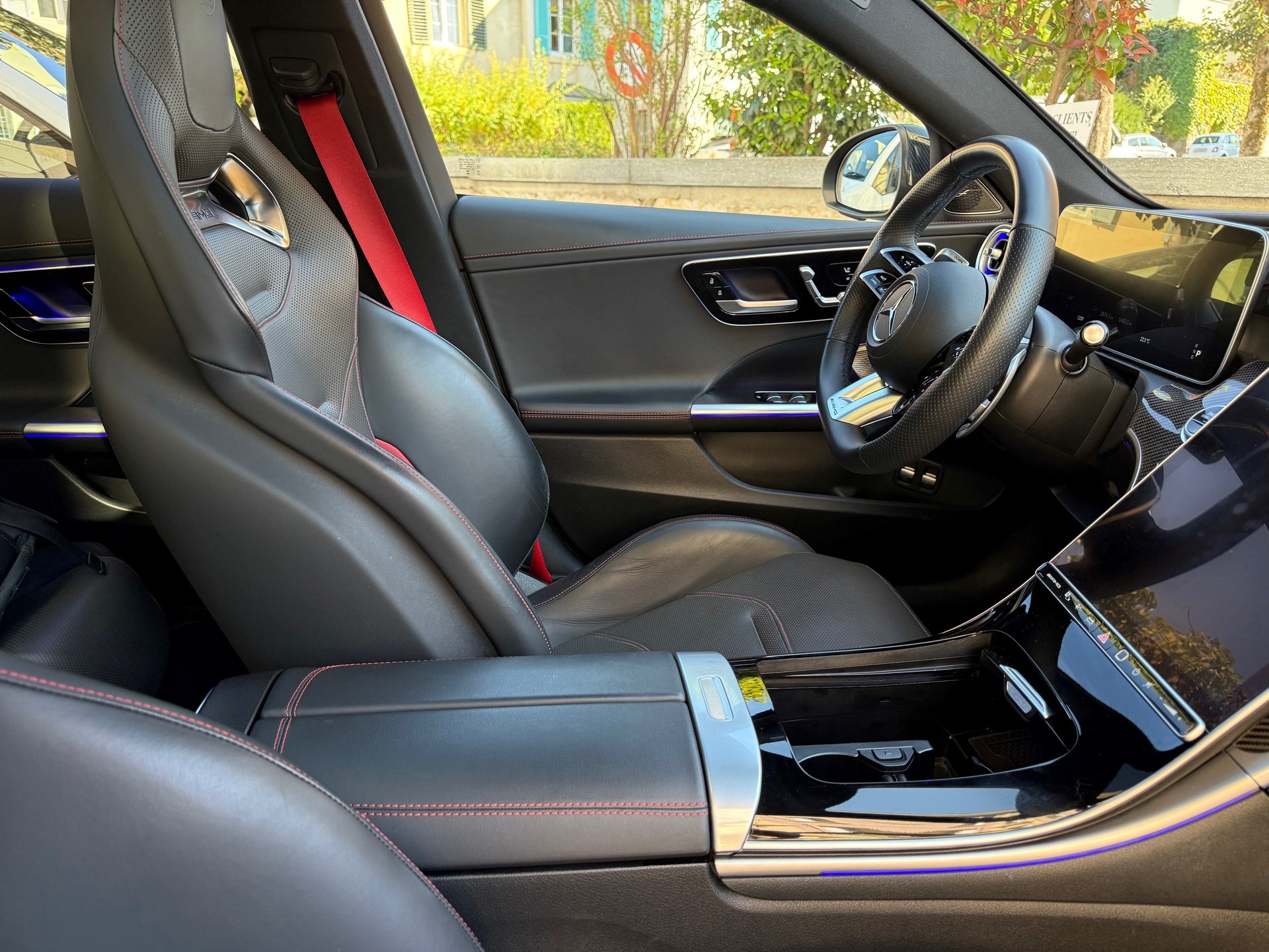 MERCEDES-BENZ C 63 S AMG T E Performance 4 Matic Executive Edition CH-Fahrzeug – 1. Hand – Vollausstattung-image-2