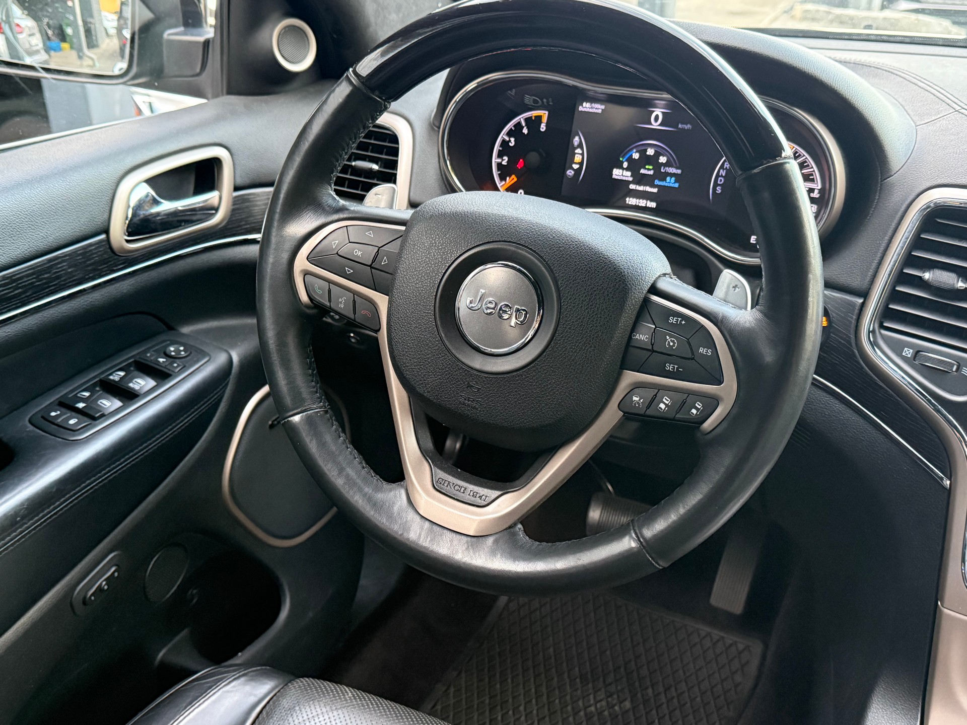 JEEP Grand Cherokee 3.0 CRD Summit Automatic-image-7