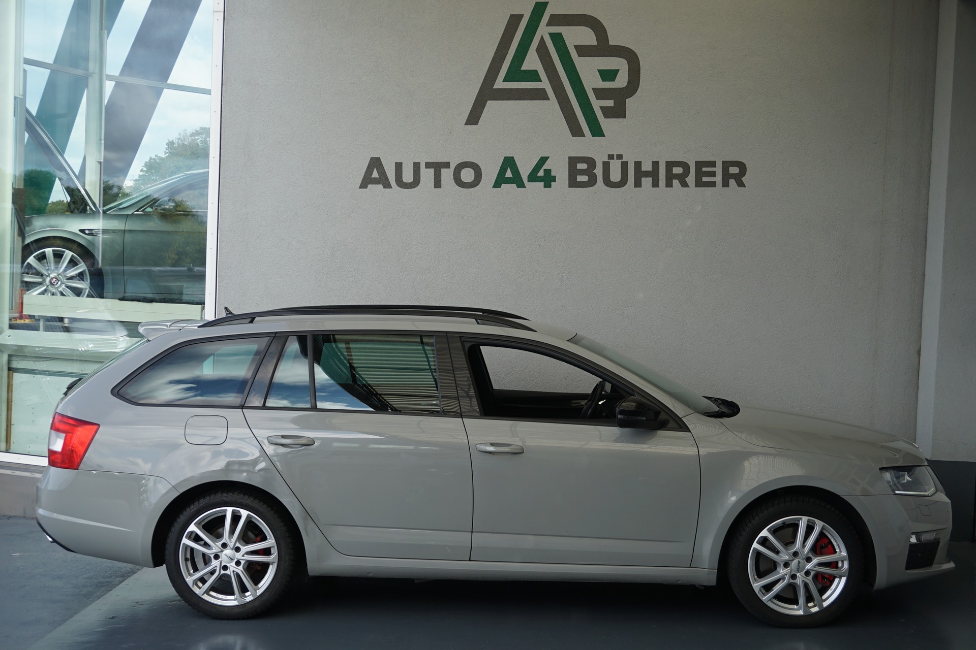SKODA Octavia 2.0 TDI RS-image-4