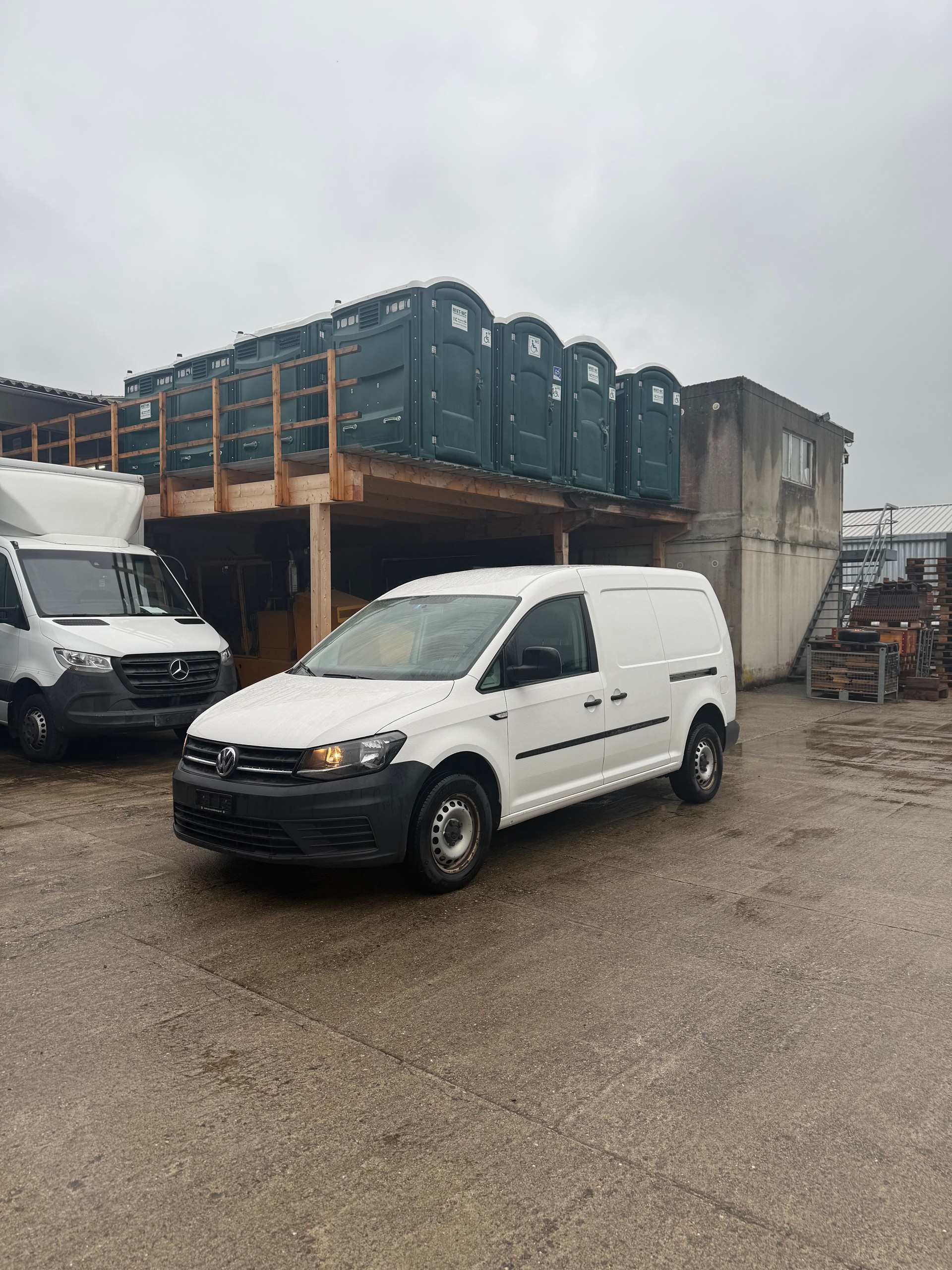 VW Caddy Maxi 2.0TDI BlueMotion Technology-image-0