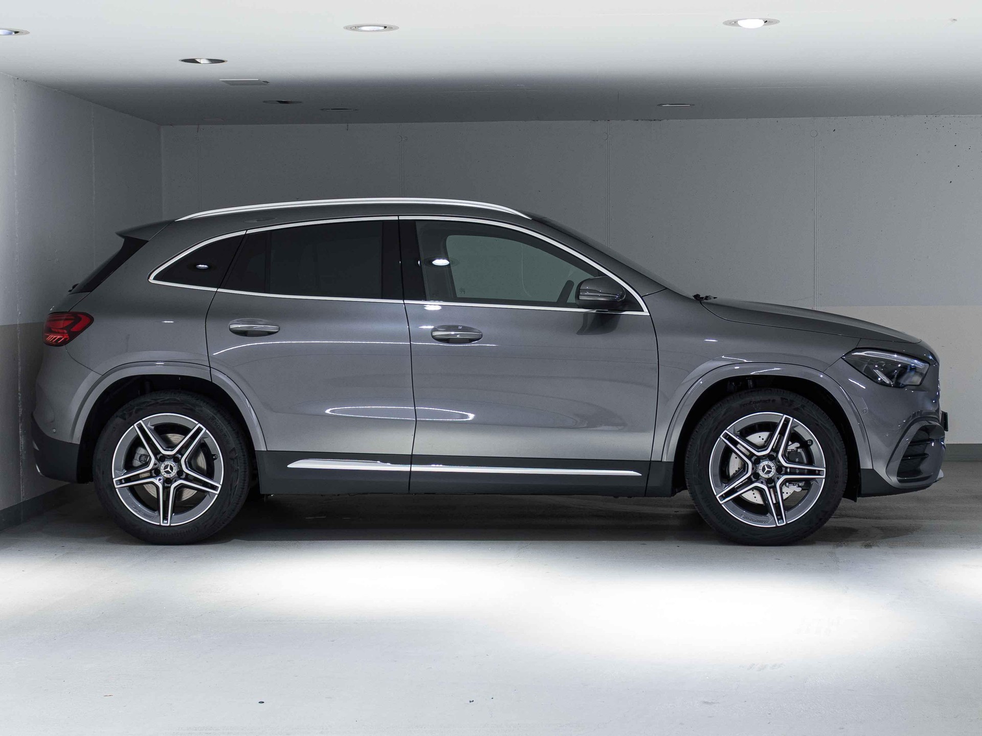 MERCEDES-BENZ GLA 220 d 4MATIC Swiss Star-image-1