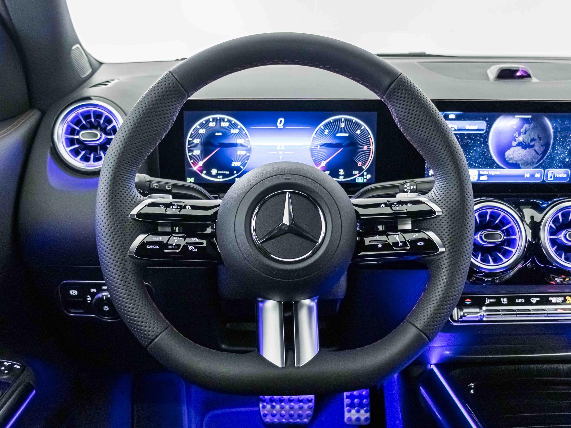 MERCEDES-BENZ GLA 220 d 4MATIC Swiss Star-image-9