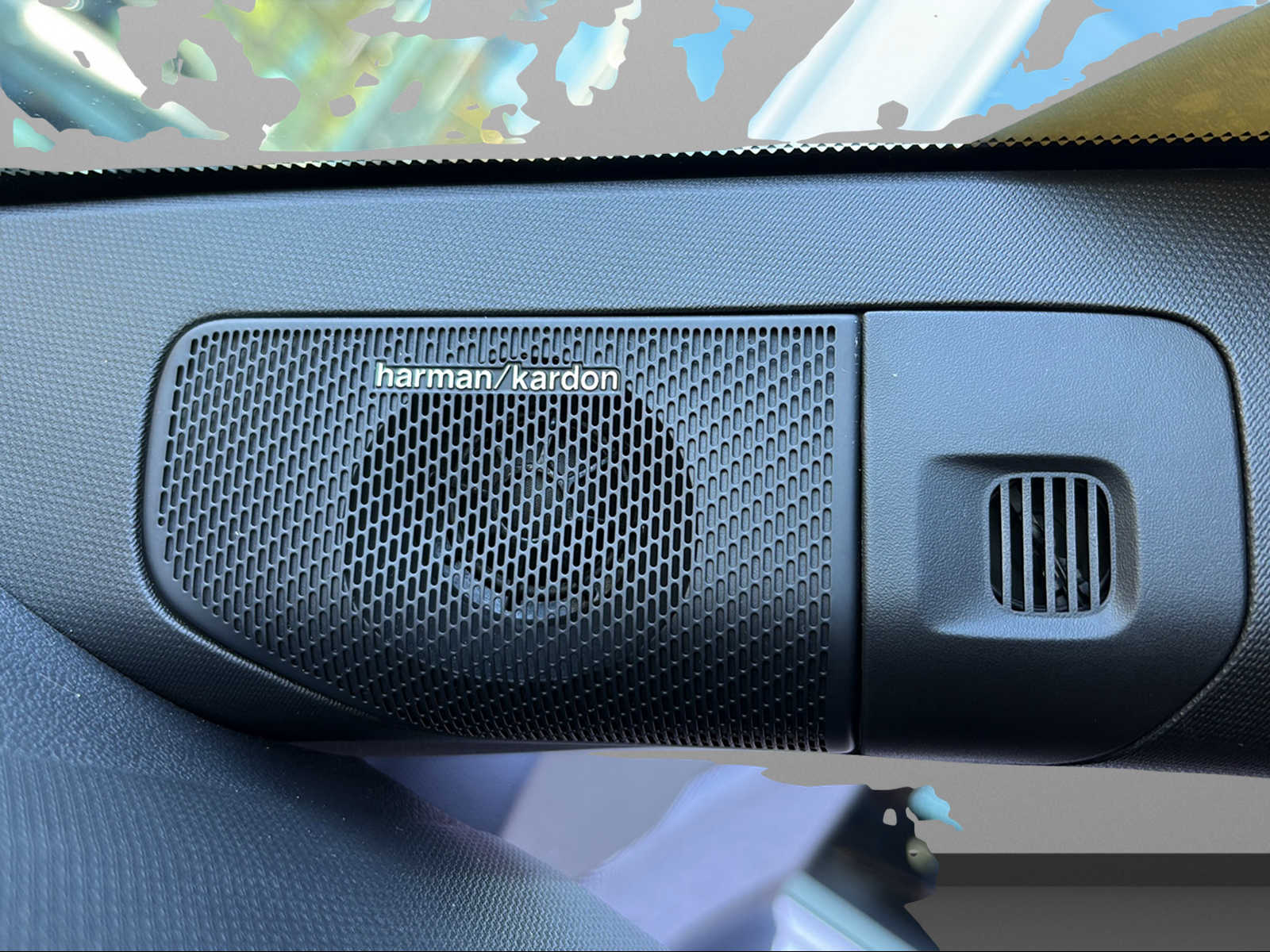 RENAULT R4 E-Tech Comfort Range 52 kWh Iconic-image-11