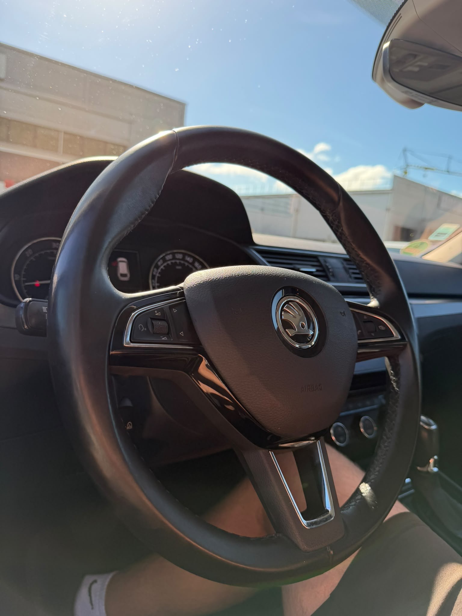 SKODA Superb Combi 2.0 TDi Style-image-19