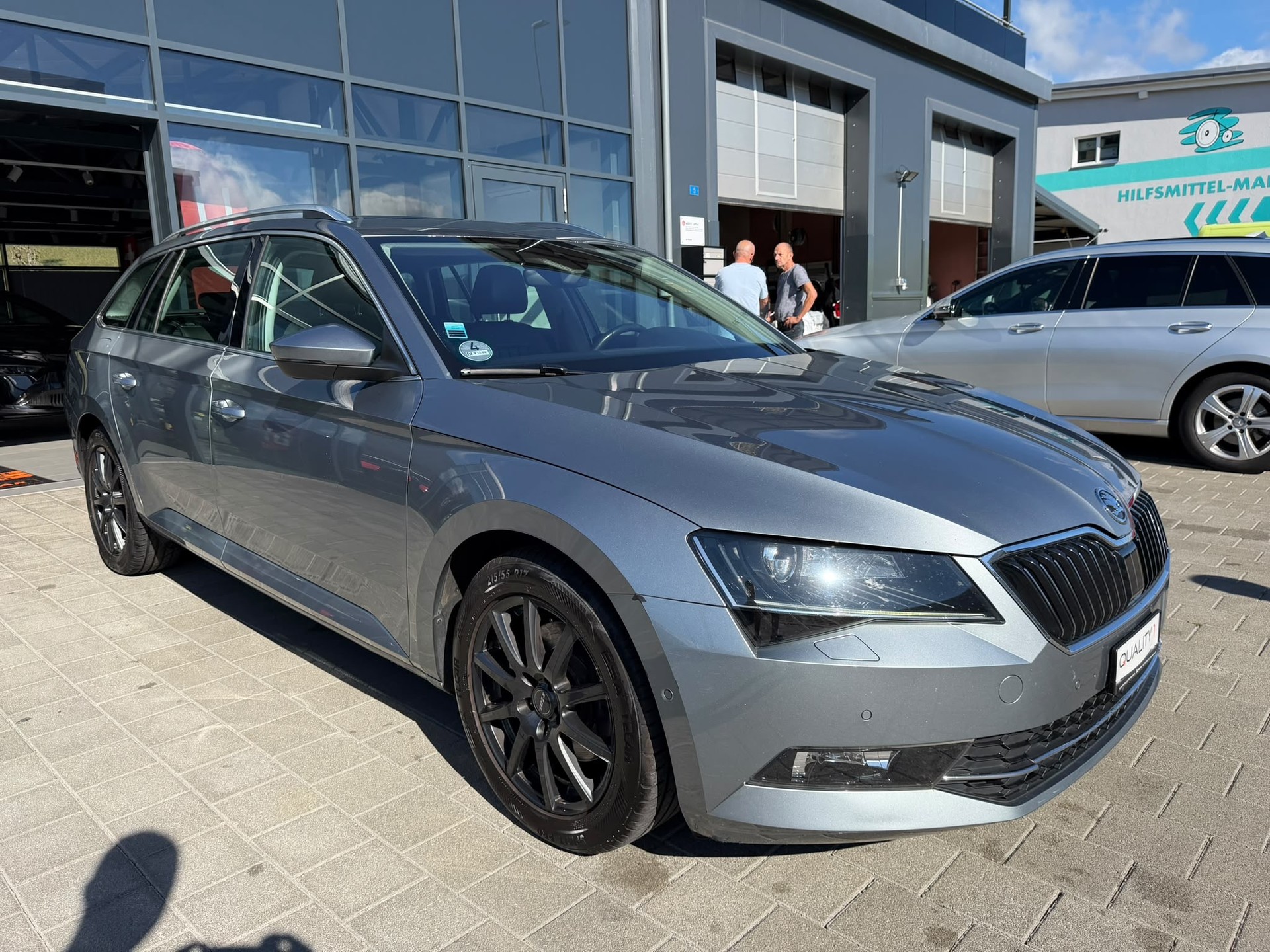 SKODA Superb Combi 2.0 TDi Style-image-7