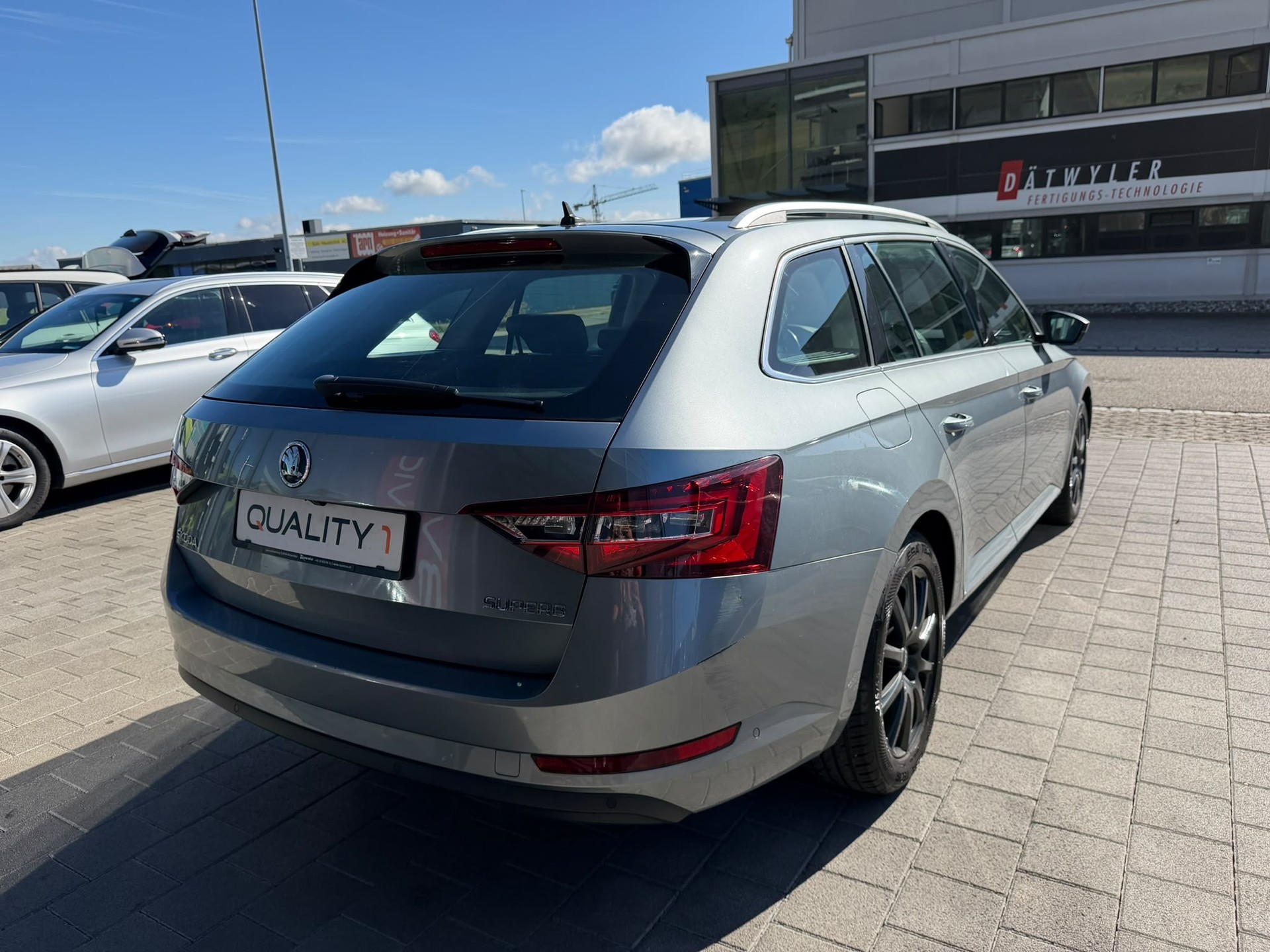 SKODA Superb Combi 2.0 TDi Style-image-9