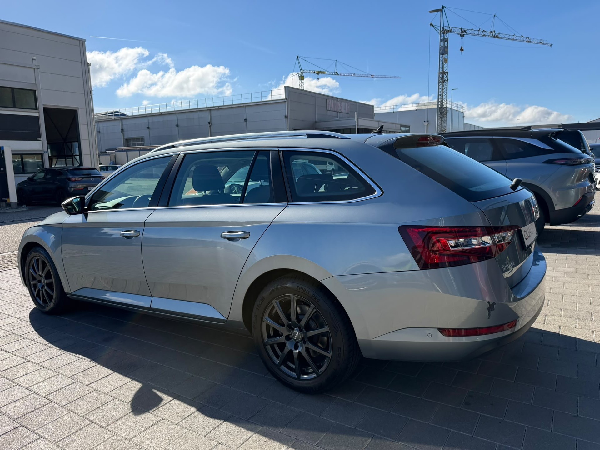 SKODA Superb Combi 2.0 TDi Style-image-6