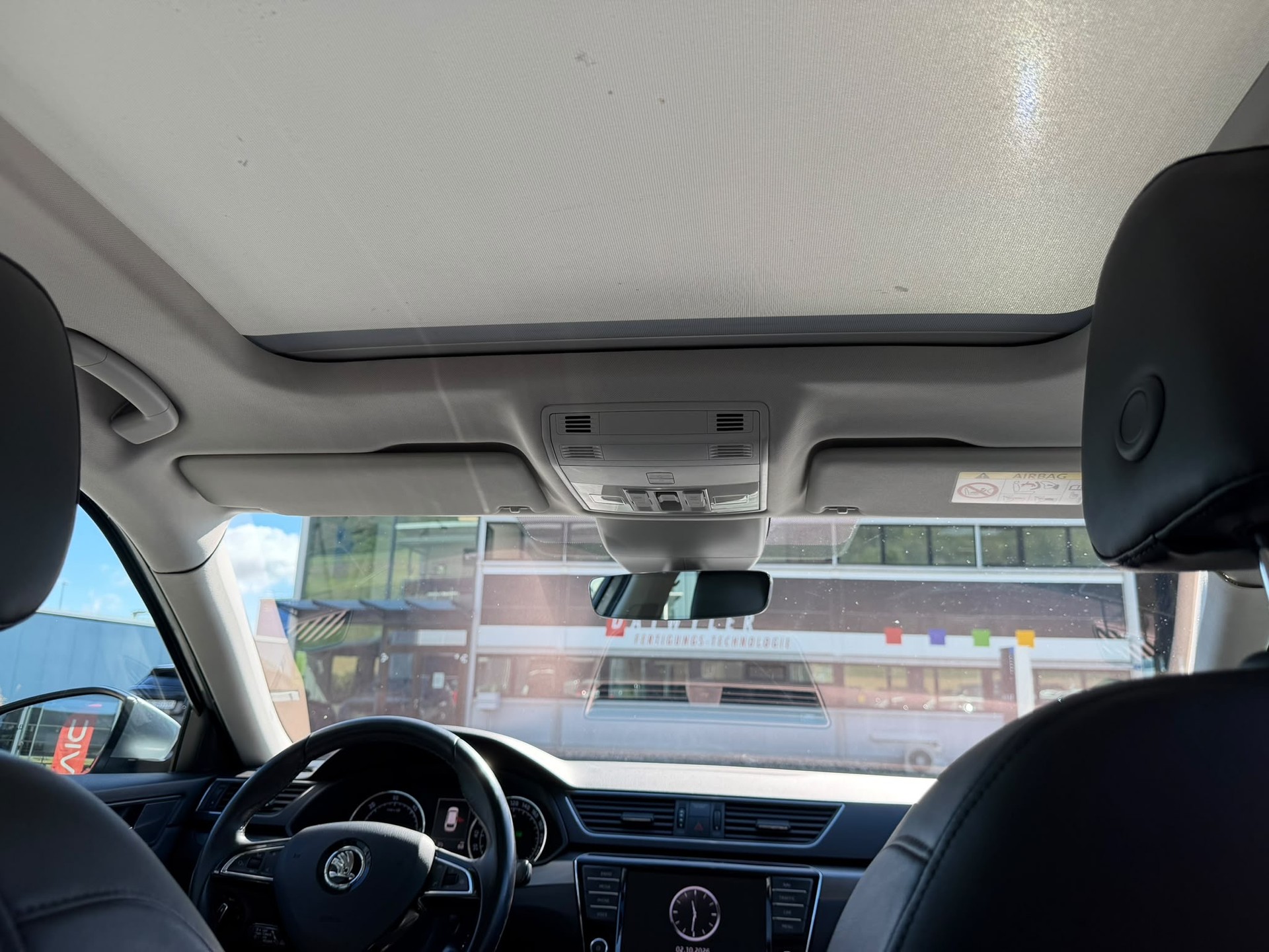 SKODA Superb Combi 2.0 TDi Style-image-22