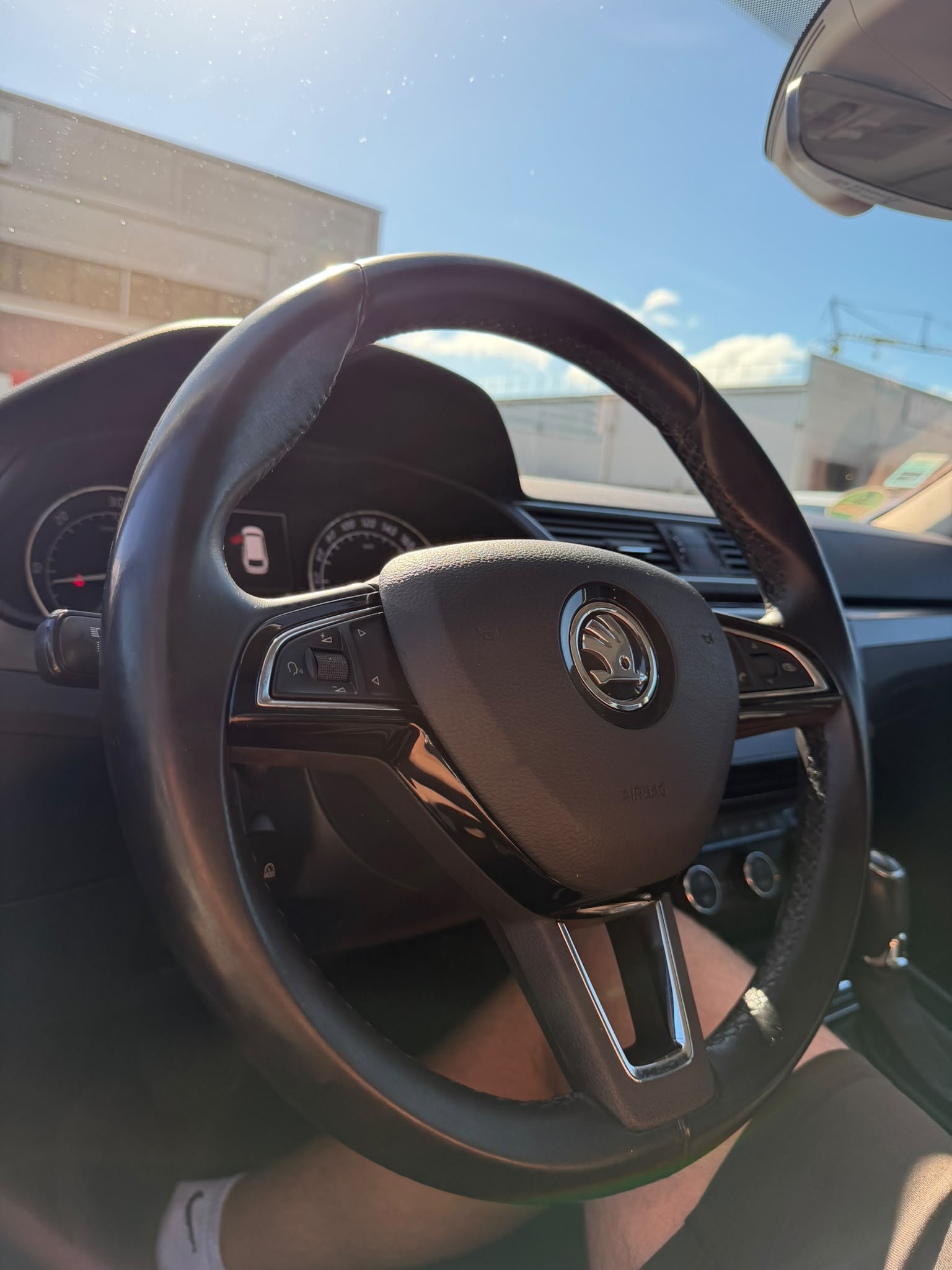 SKODA Superb Combi 2.0 TDi Style-image-14