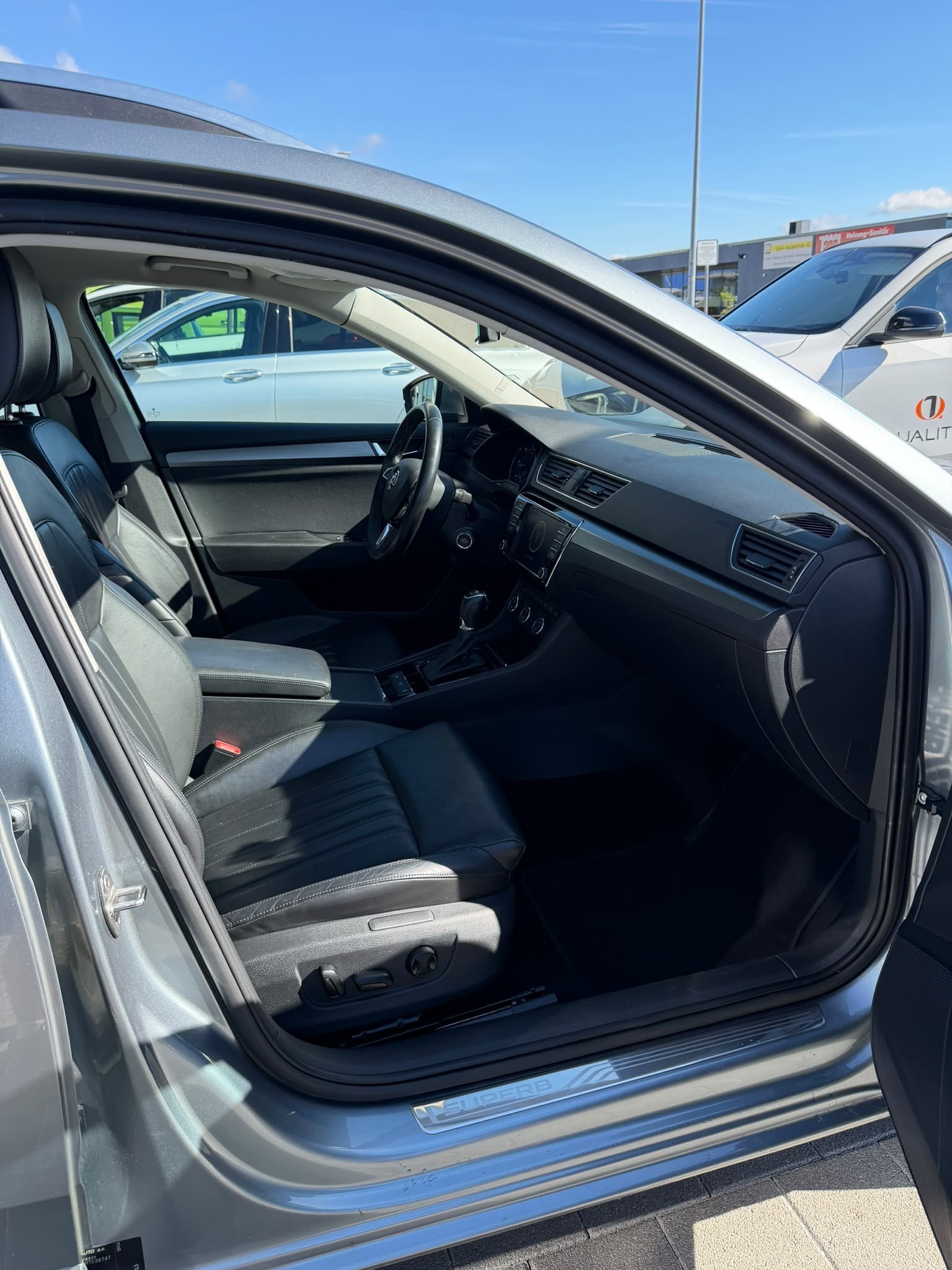 SKODA Superb Combi 2.0 TDi Style-image-18