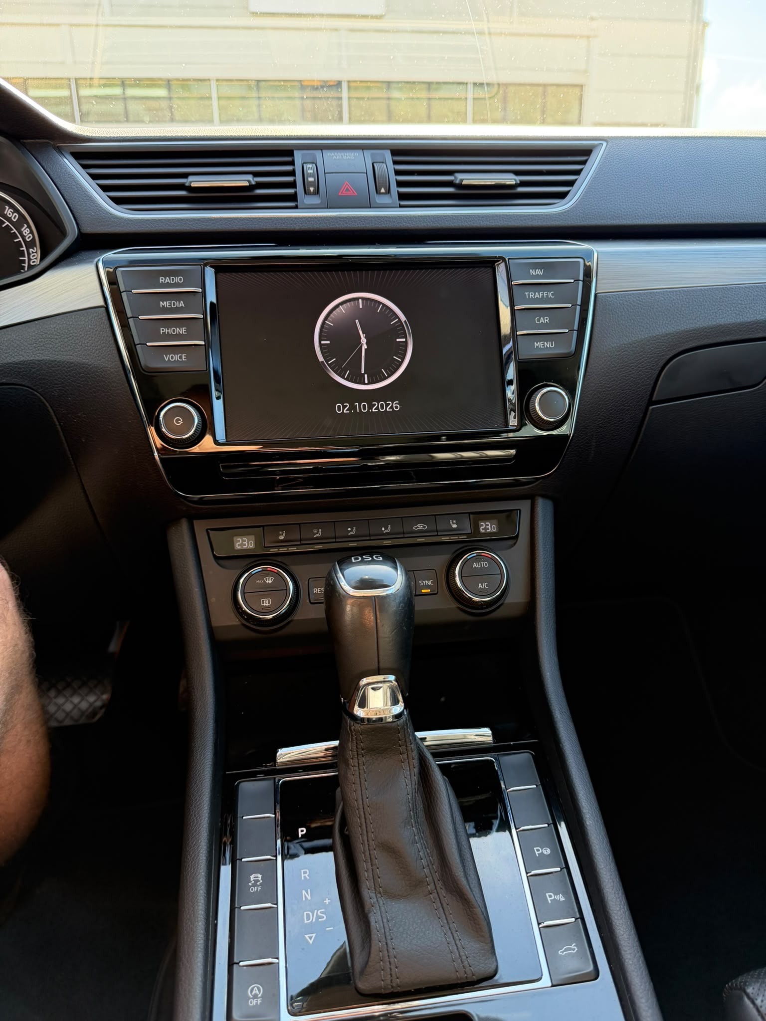 SKODA Superb Combi 2.0 TDi Style-image-20