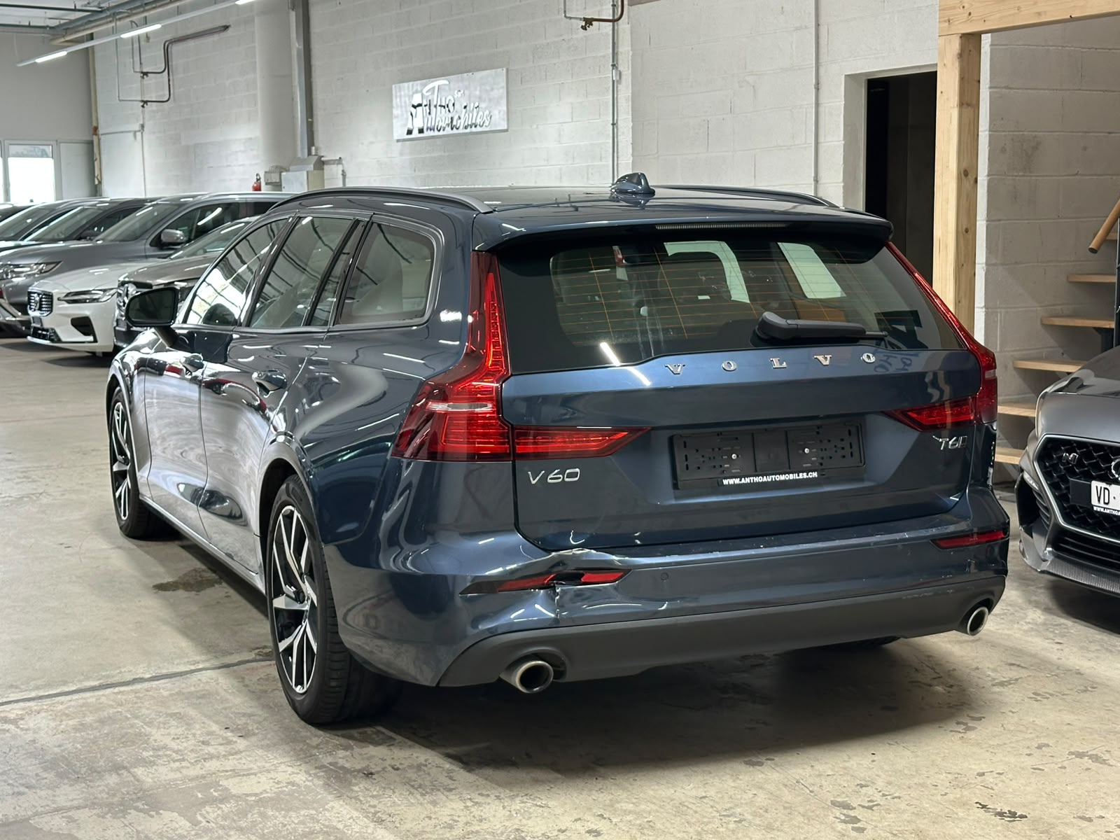 VOLVO V60 T6 AWD Momentum Geartronic-image-4