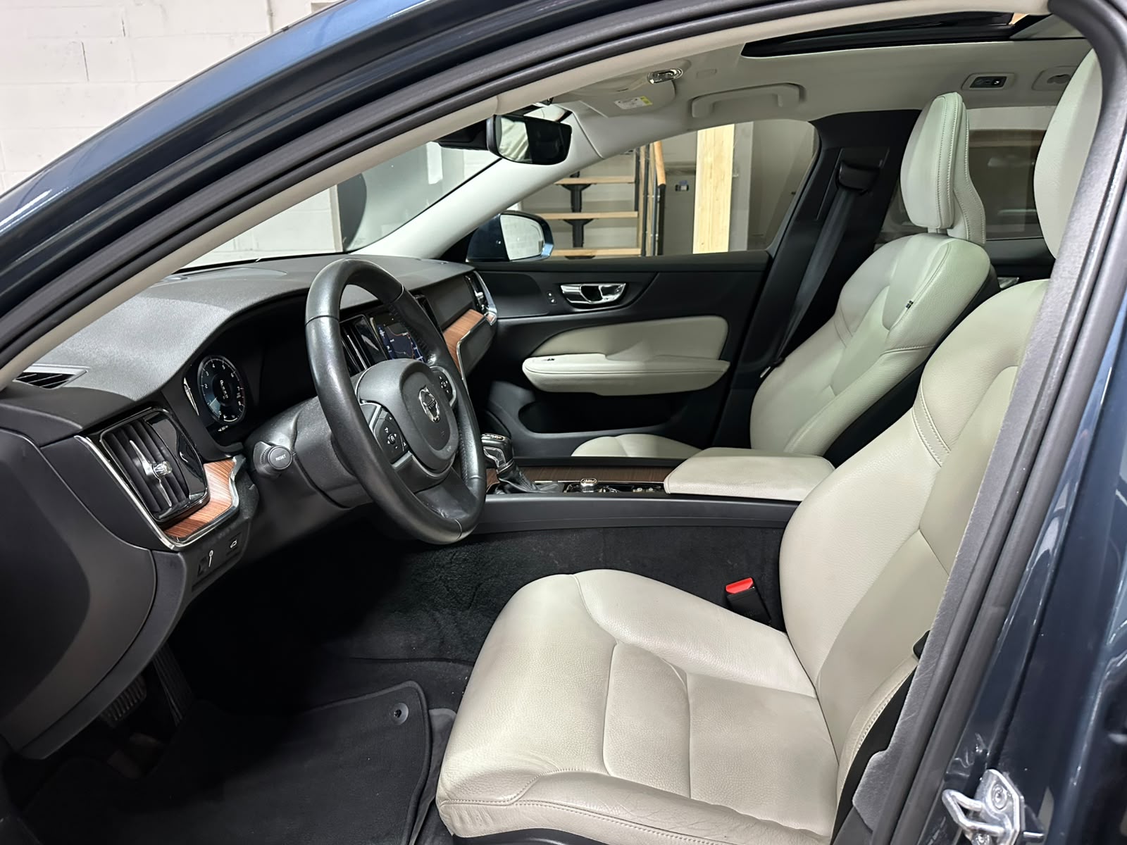 VOLVO V60 T6 AWD Momentum Geartronic-image-10