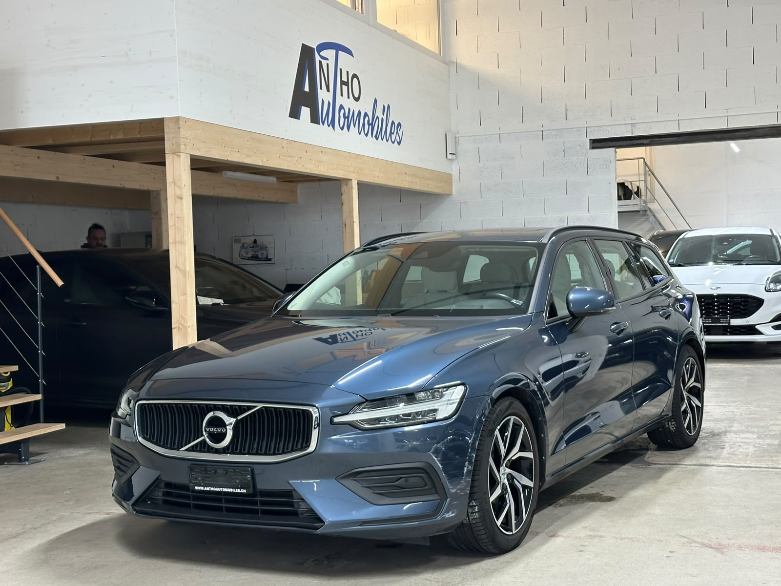 VOLVO V60 T6 AWD Momentum Geartronic-image-0