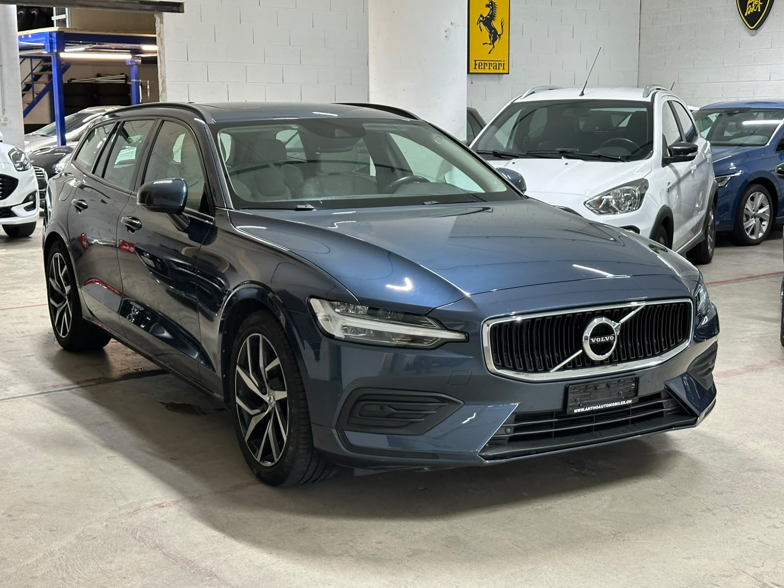 VOLVO V60 T6 AWD Momentum Geartronic-image-1