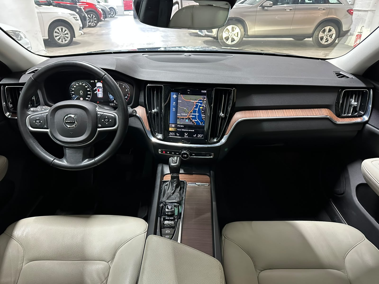 VOLVO V60 T6 AWD Momentum Geartronic-image-8