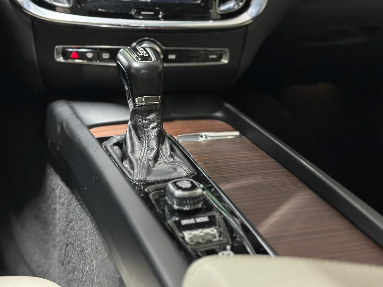 VOLVO V60 T6 AWD Momentum Geartronic-image-13