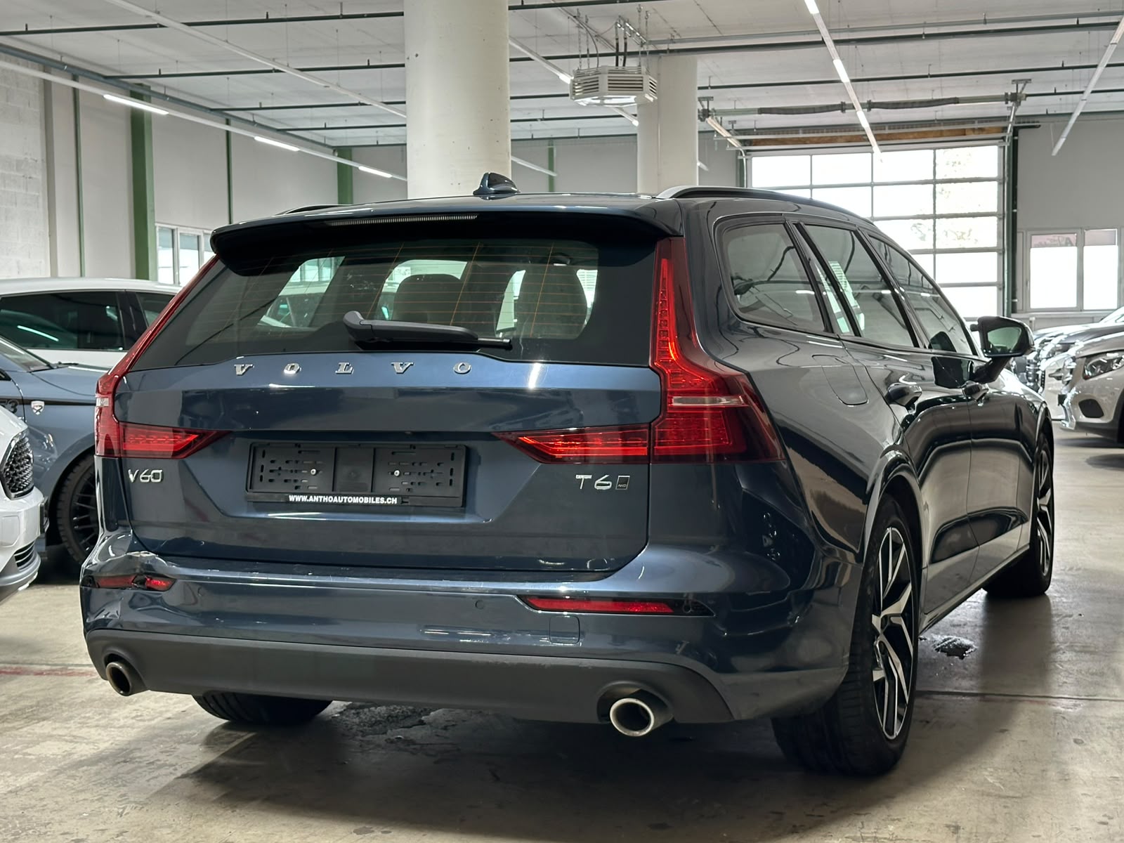 VOLVO V60 T6 AWD Momentum Geartronic-image-3