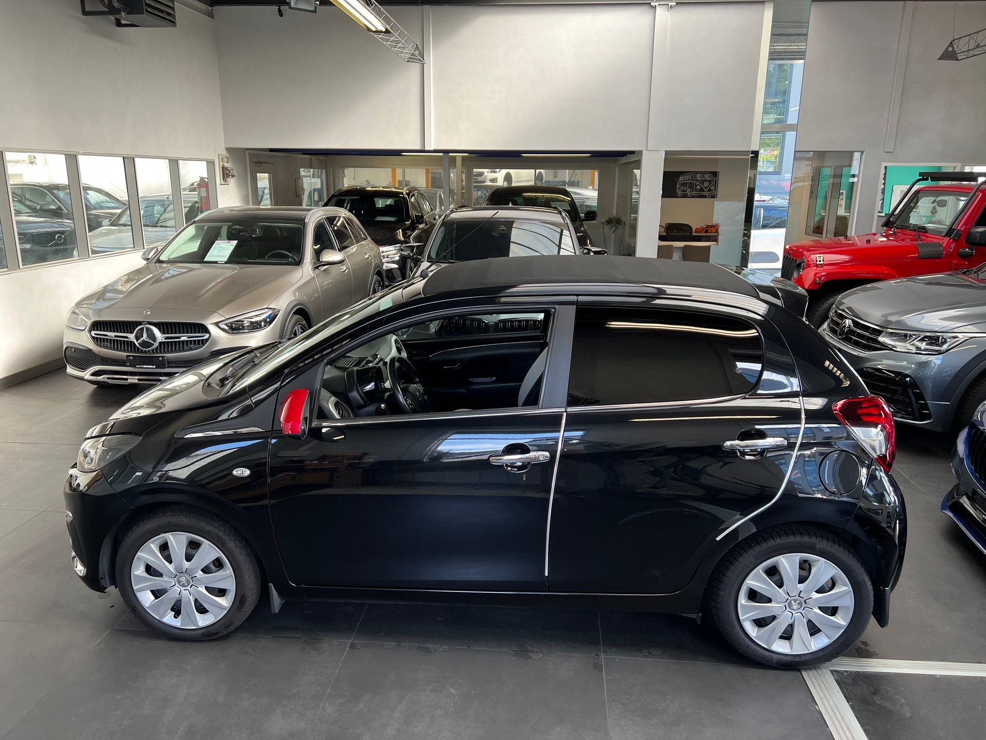 PEUGEOT 108 1.2 VTi Allure Top-image-4