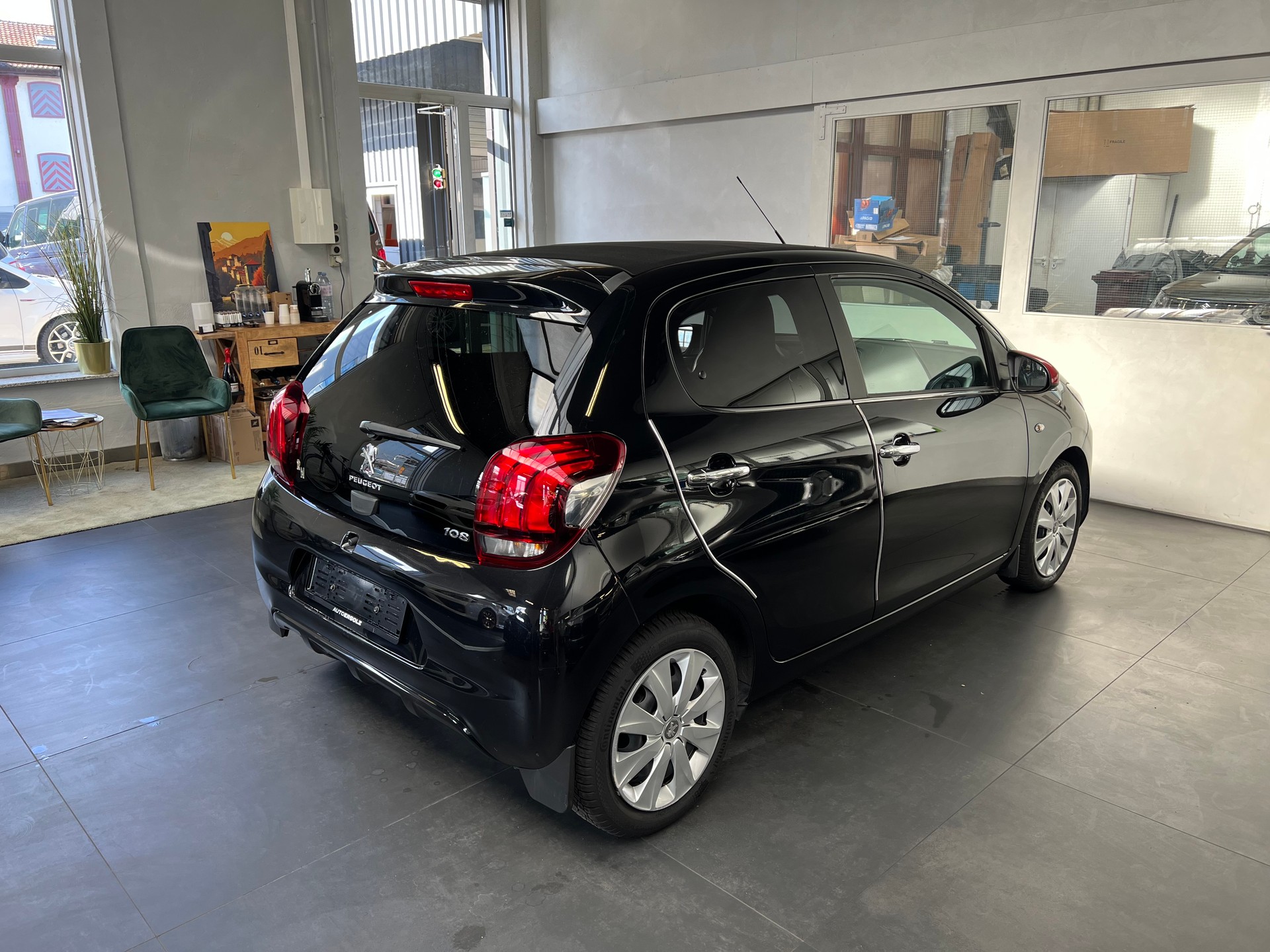 PEUGEOT 108 1.2 VTi Allure Top-image-3
