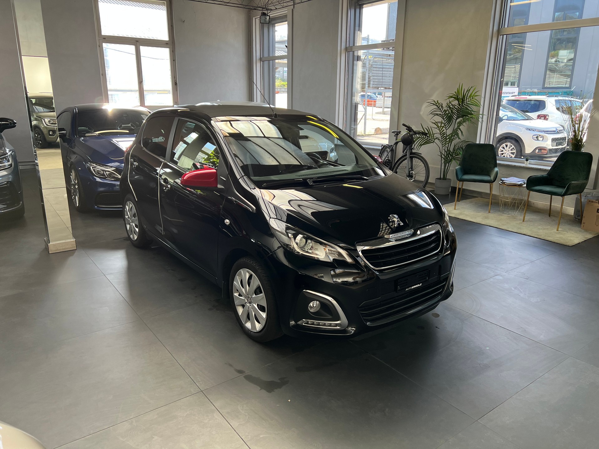 PEUGEOT 108 1.2 VTi Allure Top-image-2