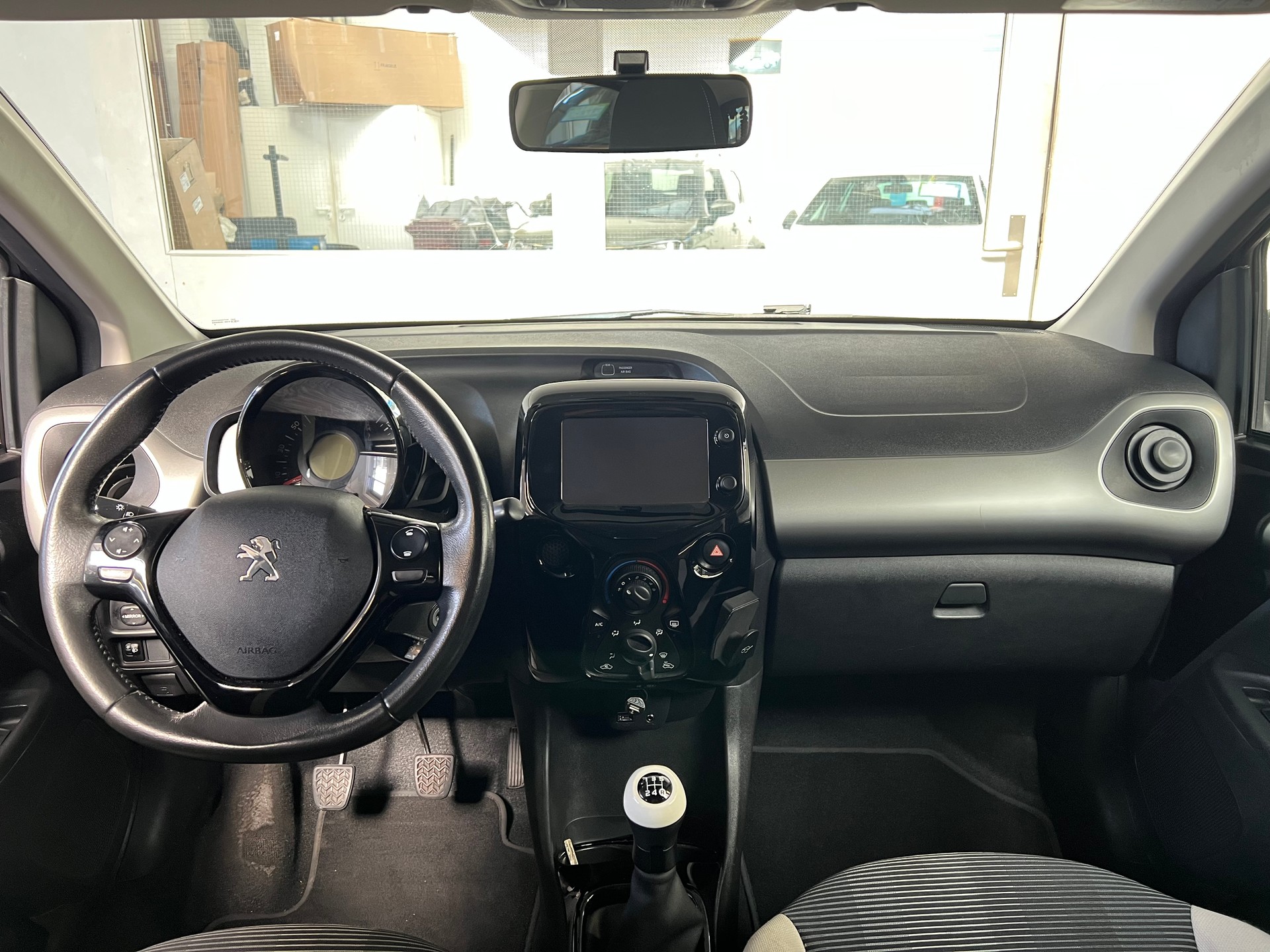 PEUGEOT 108 1.2 VTi Allure Top-image-6