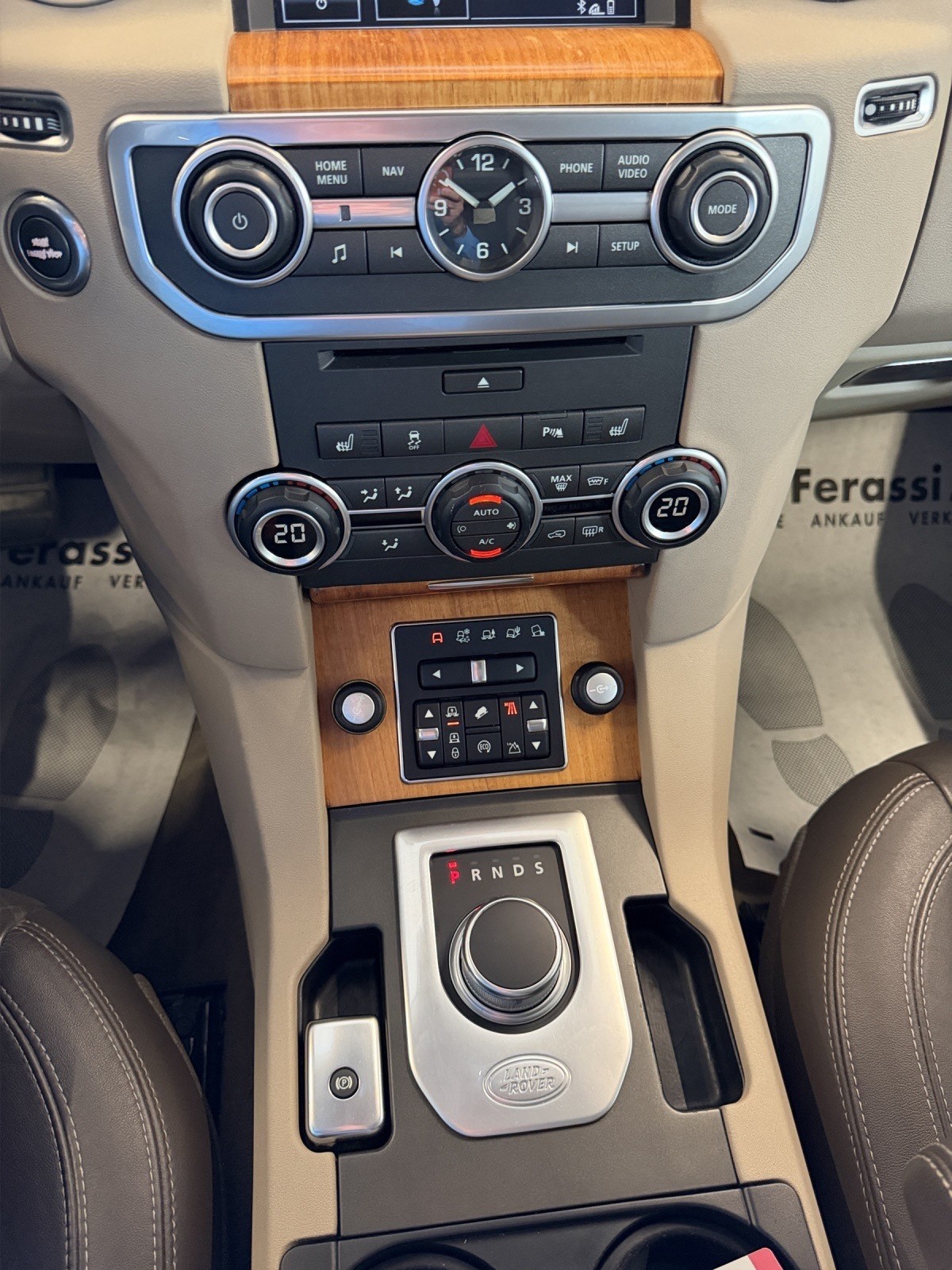 LAND ROVER Discovery 3.0 SDV6 HSE Luxury Automatic-image-27