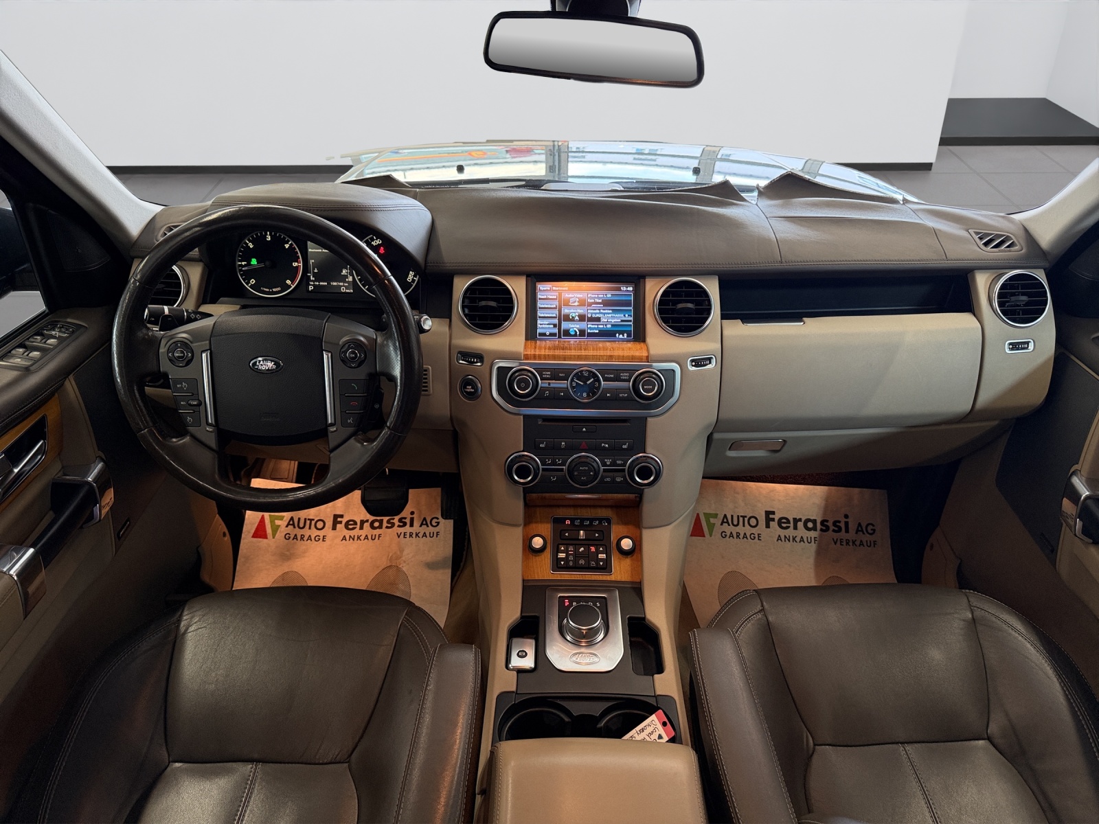 LAND ROVER Discovery 3.0 SDV6 HSE Luxury Automatic-image-11
