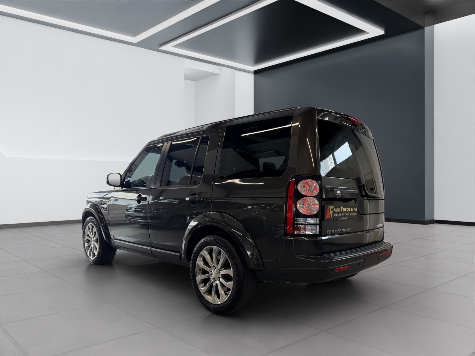 LAND ROVER Discovery 3.0 SDV6 HSE Luxury Automatic-image-3