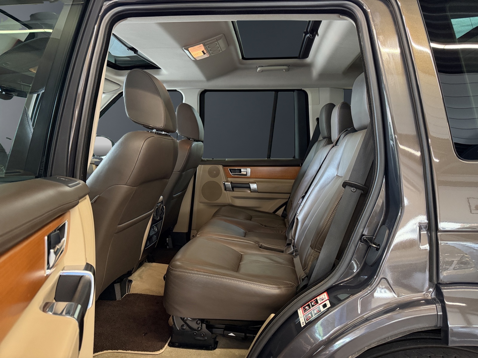 LAND ROVER Discovery 3.0 SDV6 HSE Luxury Automatic-image-13