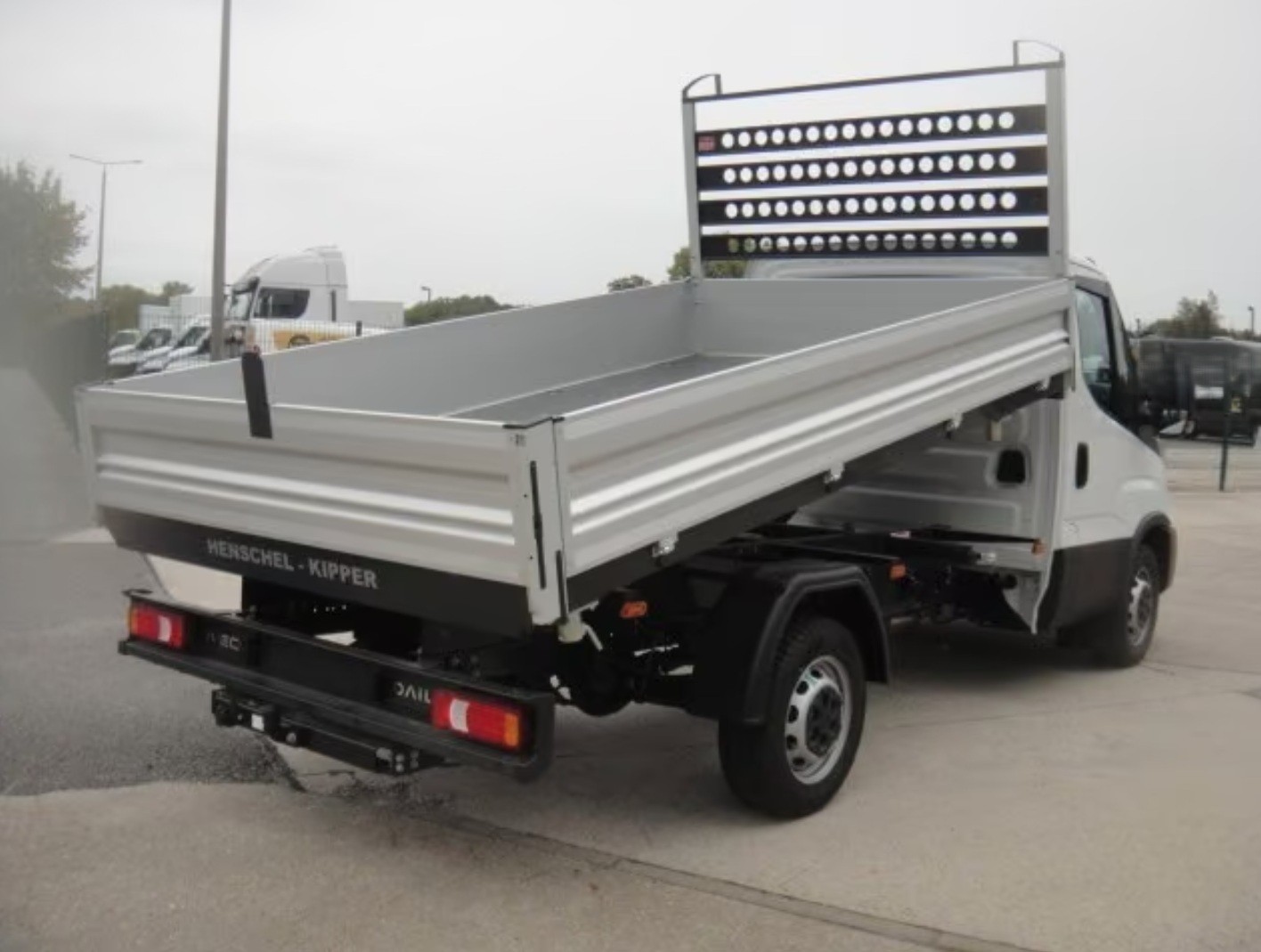 IVECO 35 S 16H Automat mit AHK-showroom-element-3