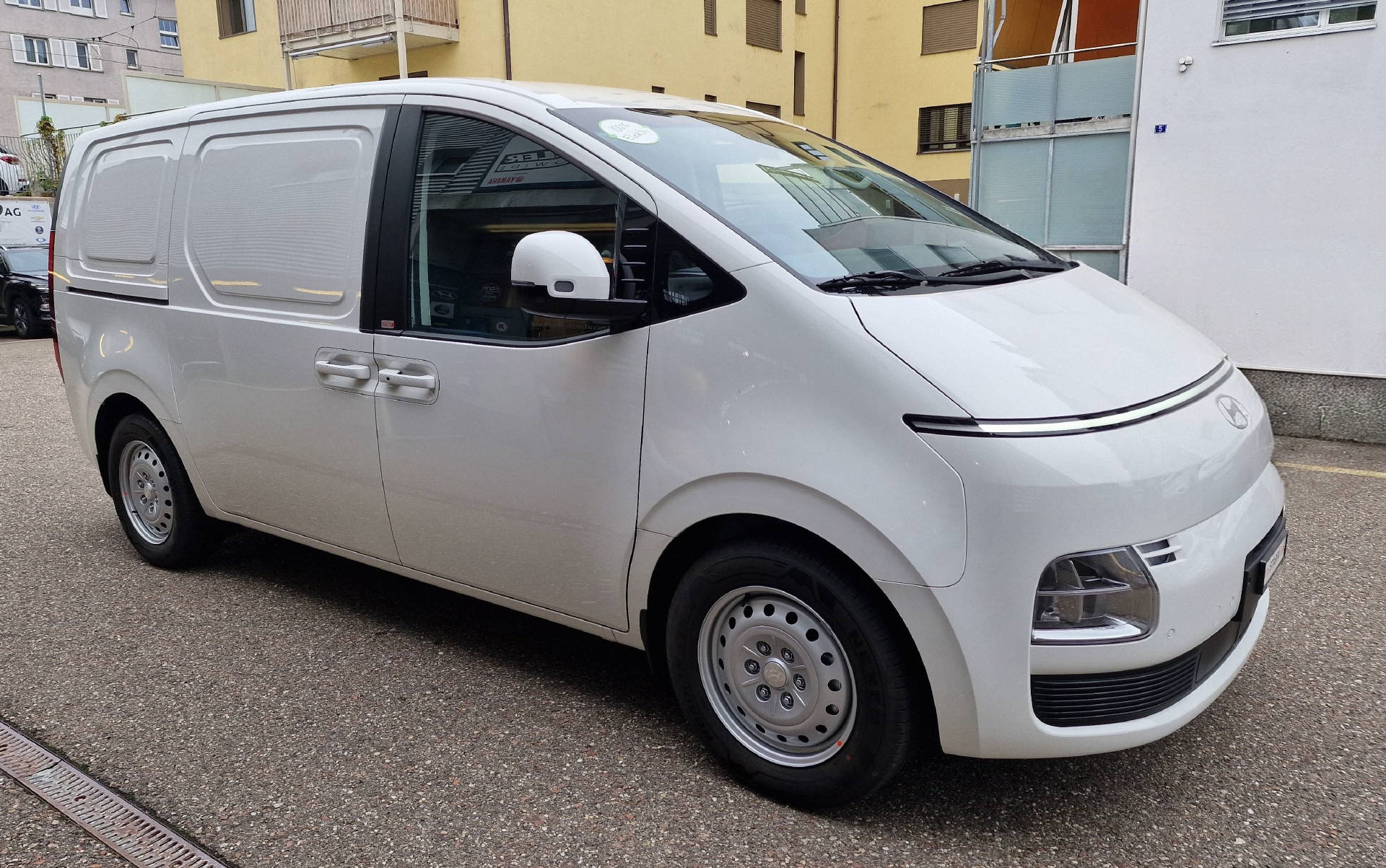 HYUNDAI Staria Cargo 84 kWh Amplia-image-5