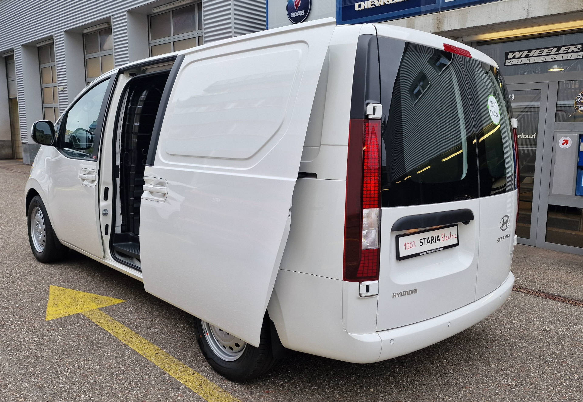 HYUNDAI Staria Cargo 84 kWh Amplia-image-12