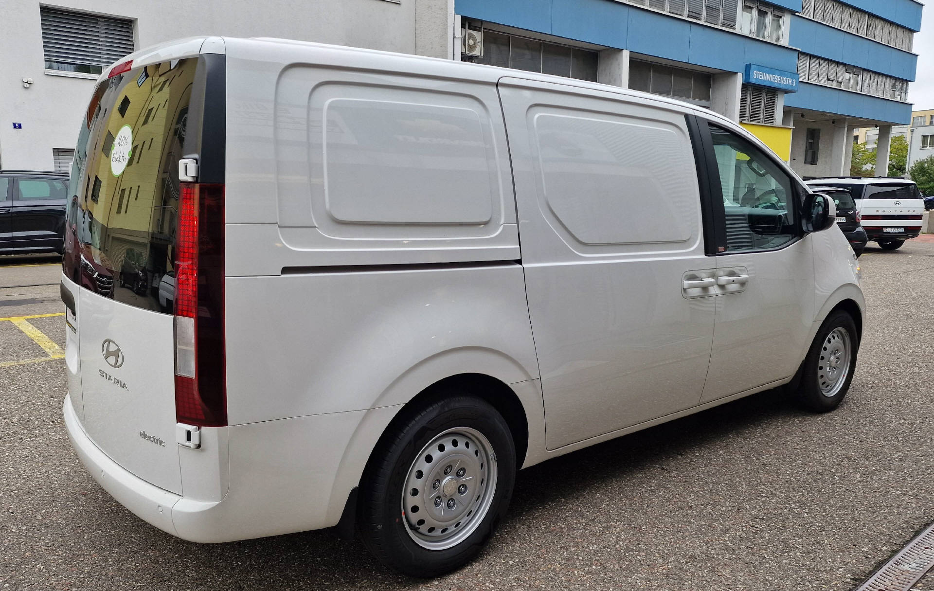 HYUNDAI Staria Cargo 84 kWh Amplia-image-6