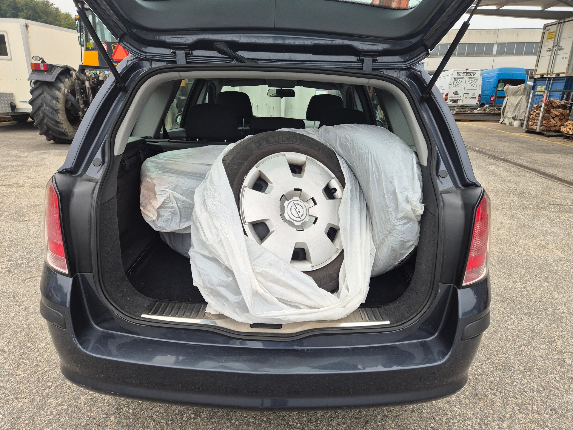 OPEL Astra Caravan 1.8i 16V Silverline-image-2