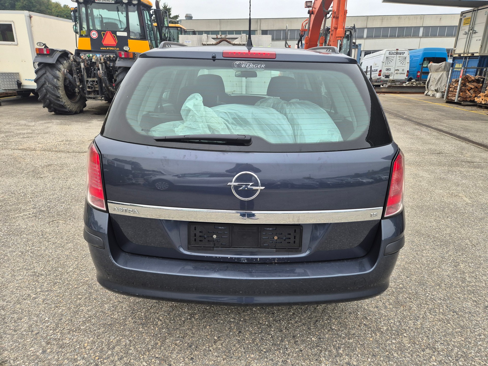 OPEL Astra Caravan 1.8i 16V Silverline-image-12
