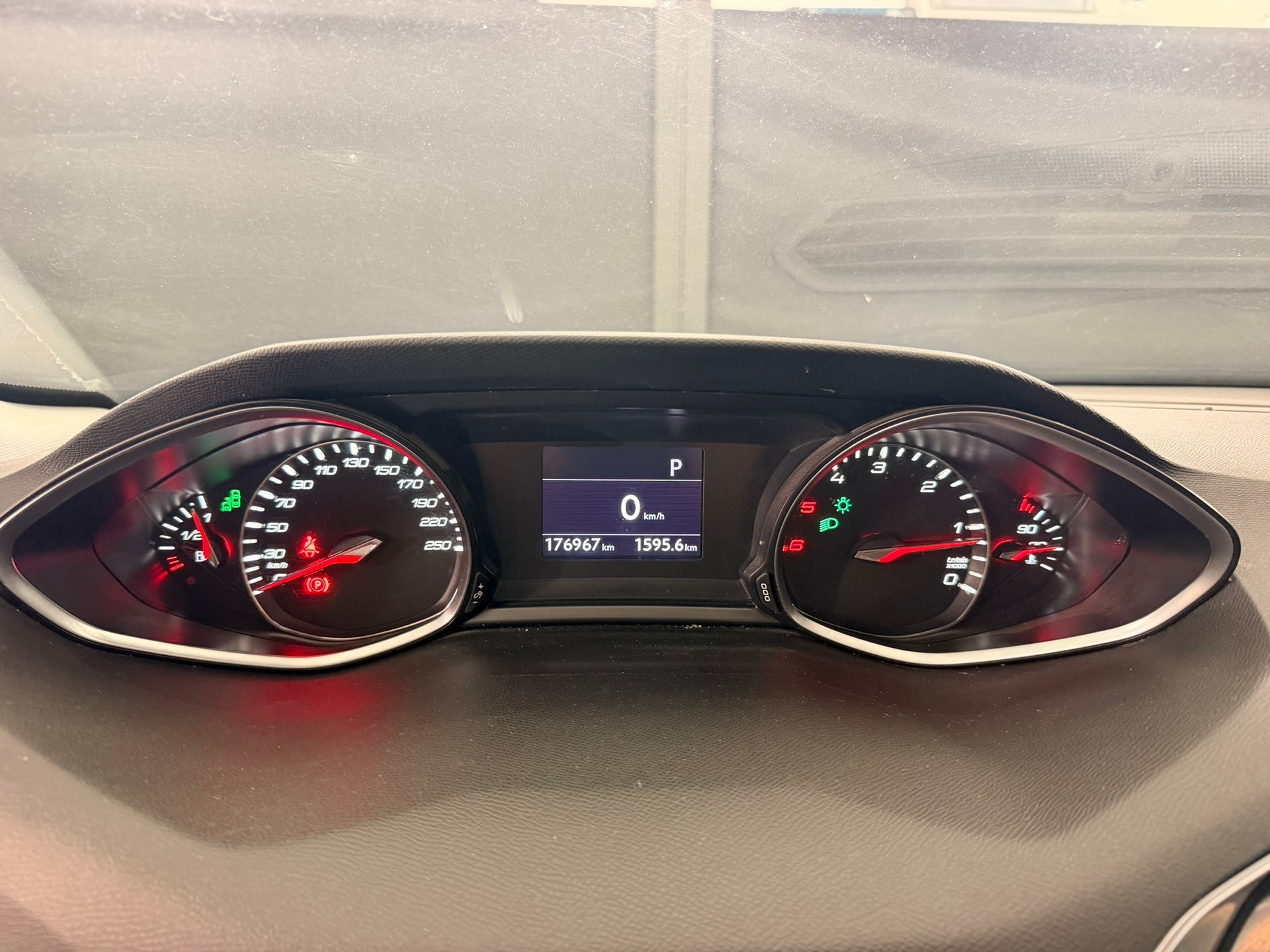 PEUGEOT 308 SW 2.0 BlueHDI Allure Automatic-image-10