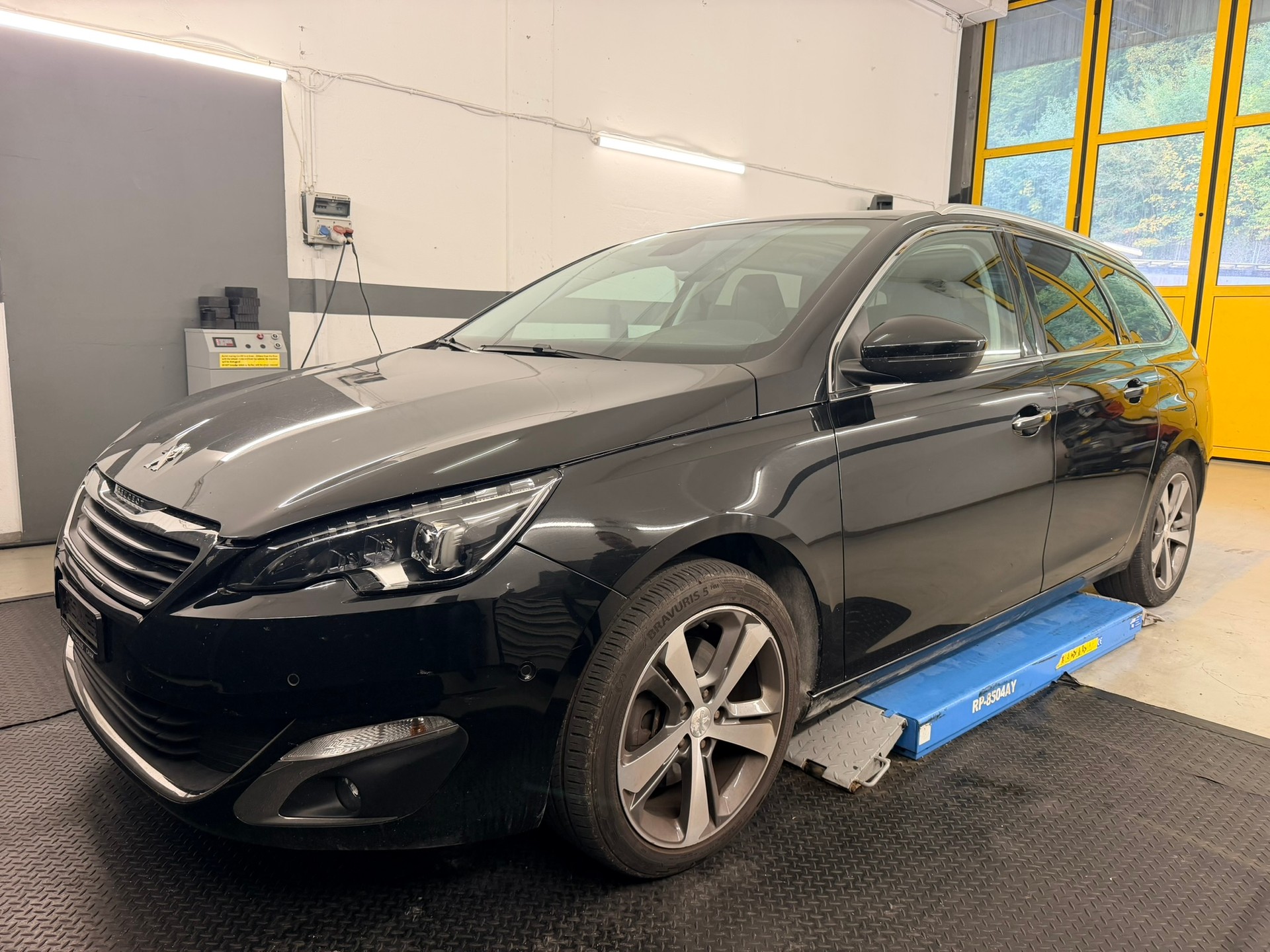 PEUGEOT 308 SW 2.0 BlueHDI Allure Automatic-image-0