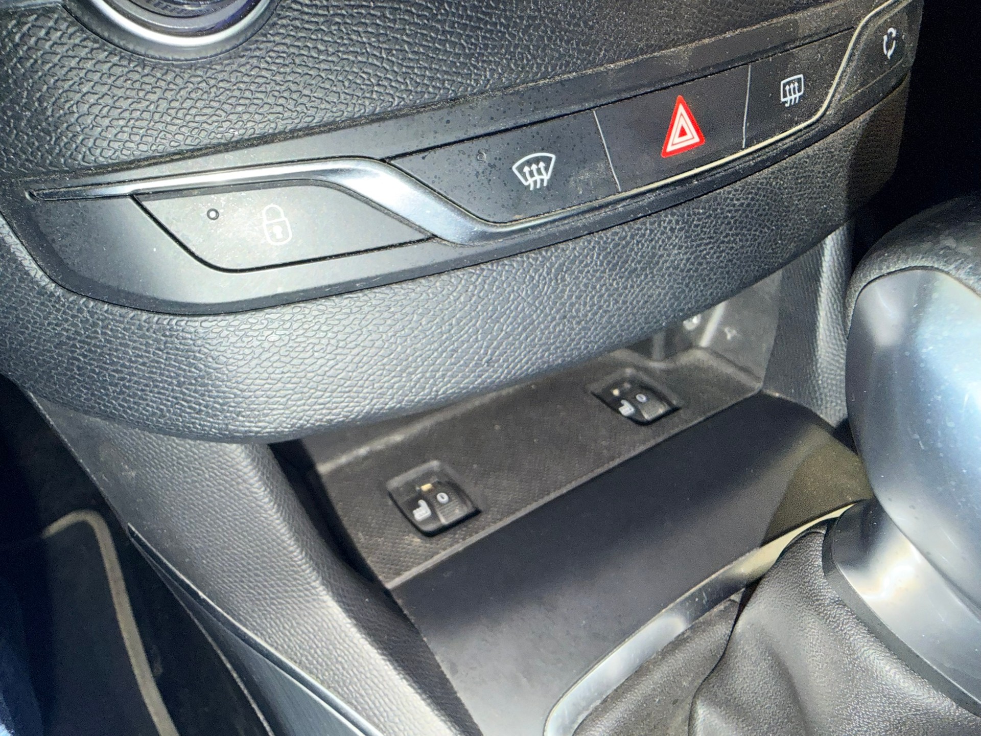 PEUGEOT 308 SW 2.0 BlueHDI Allure Automatic-image-13