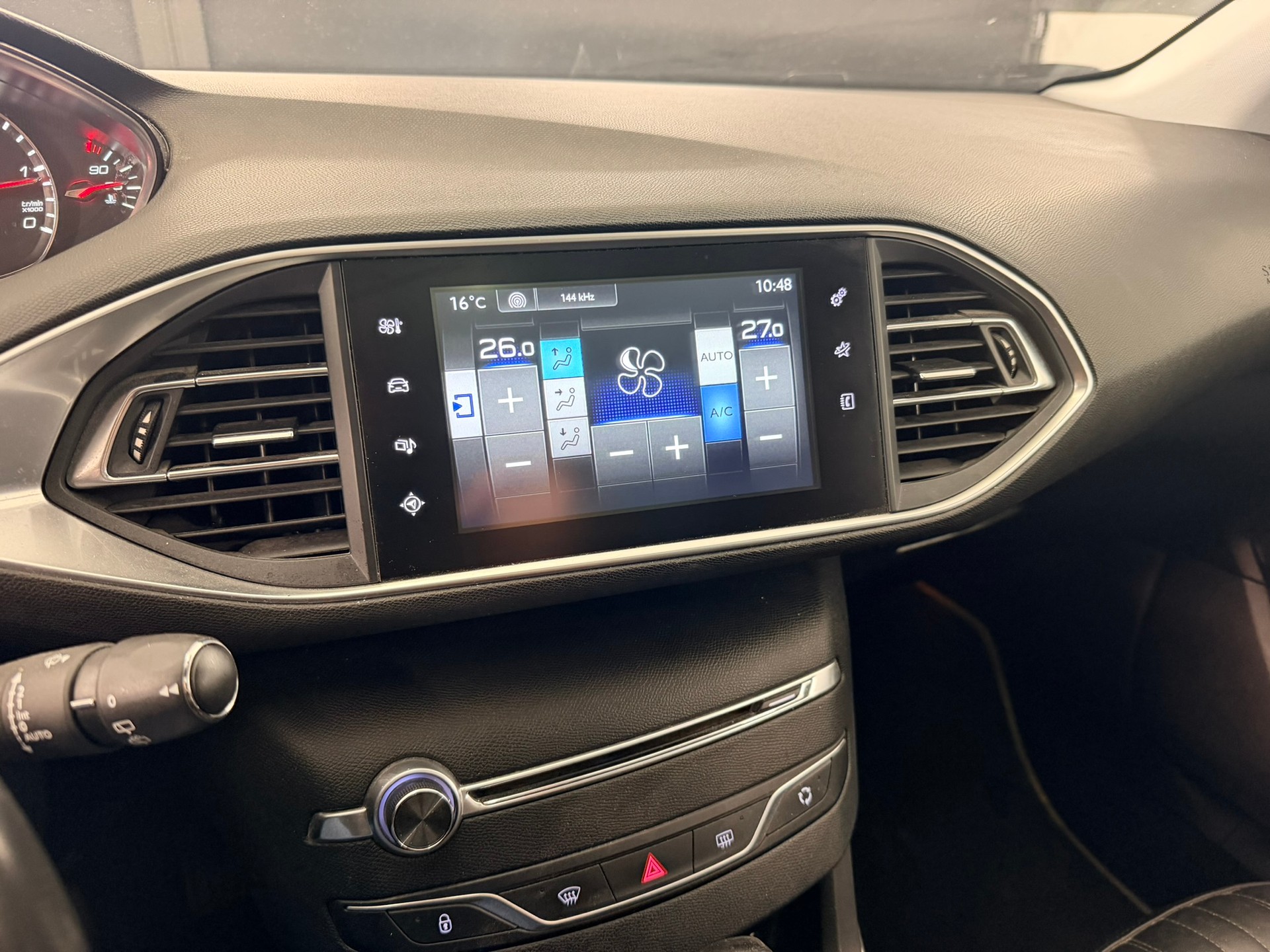 PEUGEOT 308 SW 2.0 BlueHDI Allure Automatic-image-11