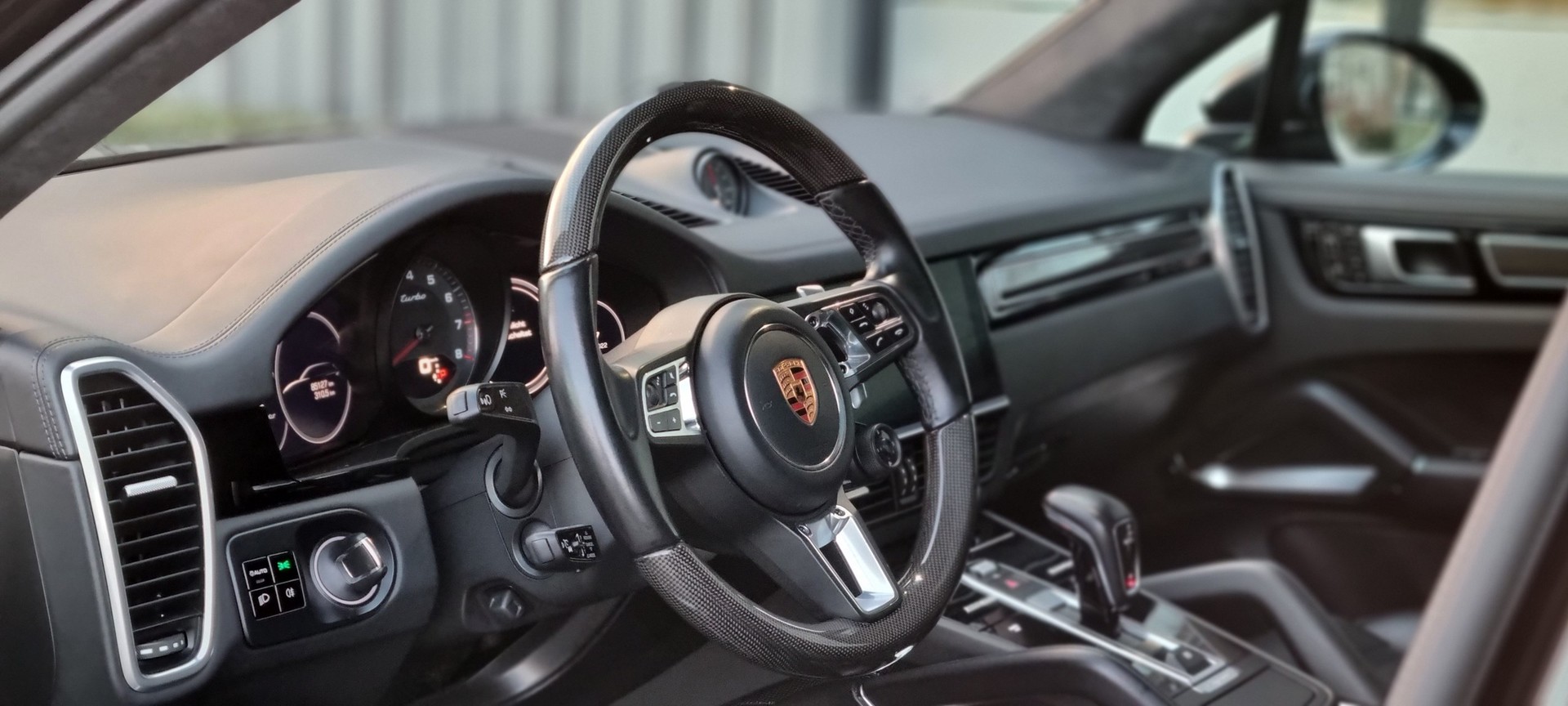 PORSCHE Cayenne Turbo-image-12