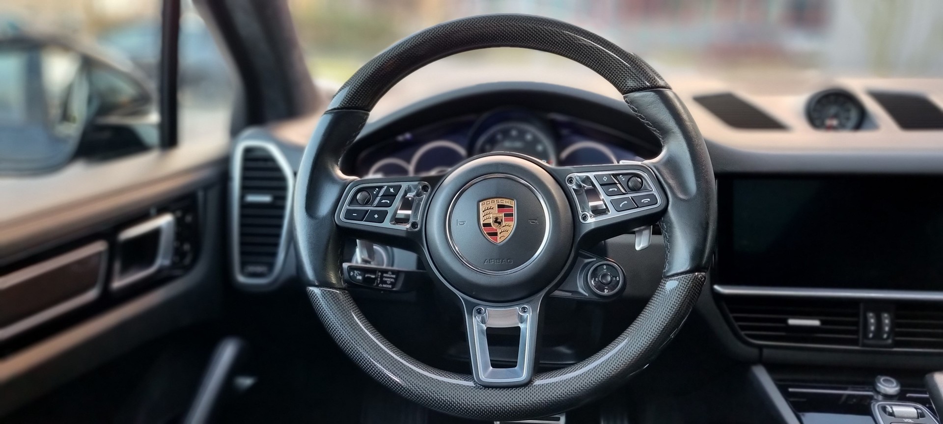 PORSCHE Cayenne Turbo-image-14