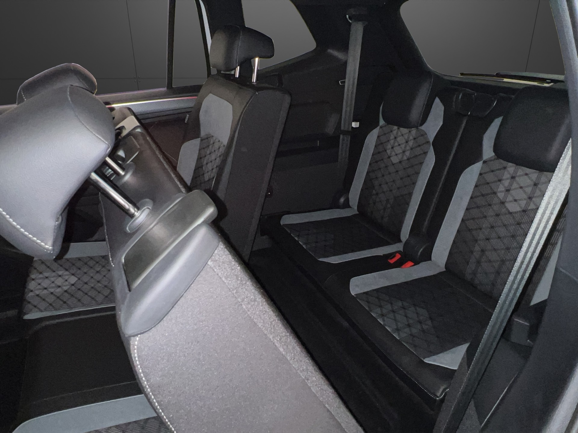 VW Tiguan Allspace 2.0TSI R-Line 4Motion DSG-image-7