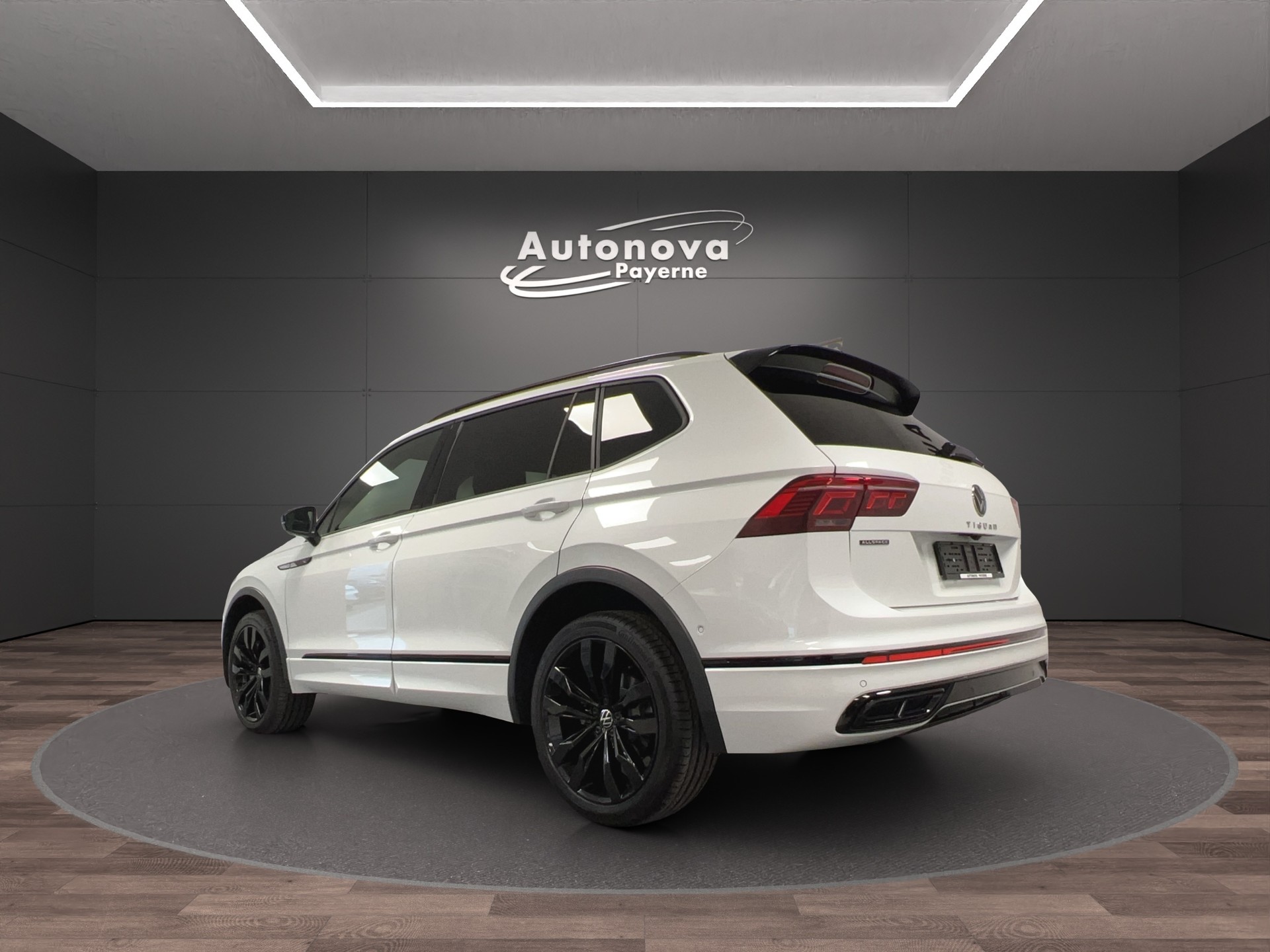VW Tiguan Allspace 2.0TSI R-Line 4Motion DSG-image-3