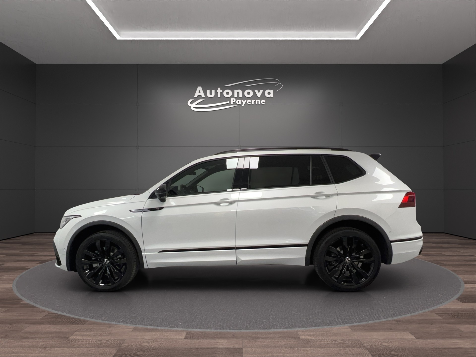 VW Tiguan Allspace 2.0TSI R-Line 4Motion DSG-image-2