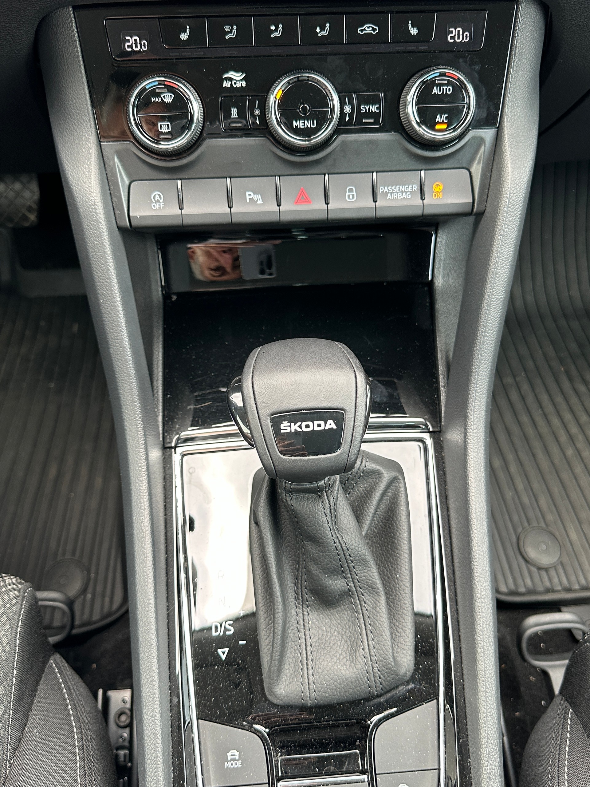 SKODA Karoq 1.5 TSI Style DSG-image-9