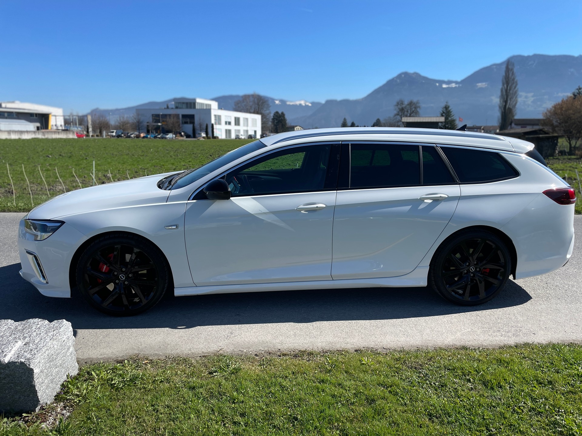 OPEL Insignia 2.0 T Sports Tourer GSi Automatic-image-3