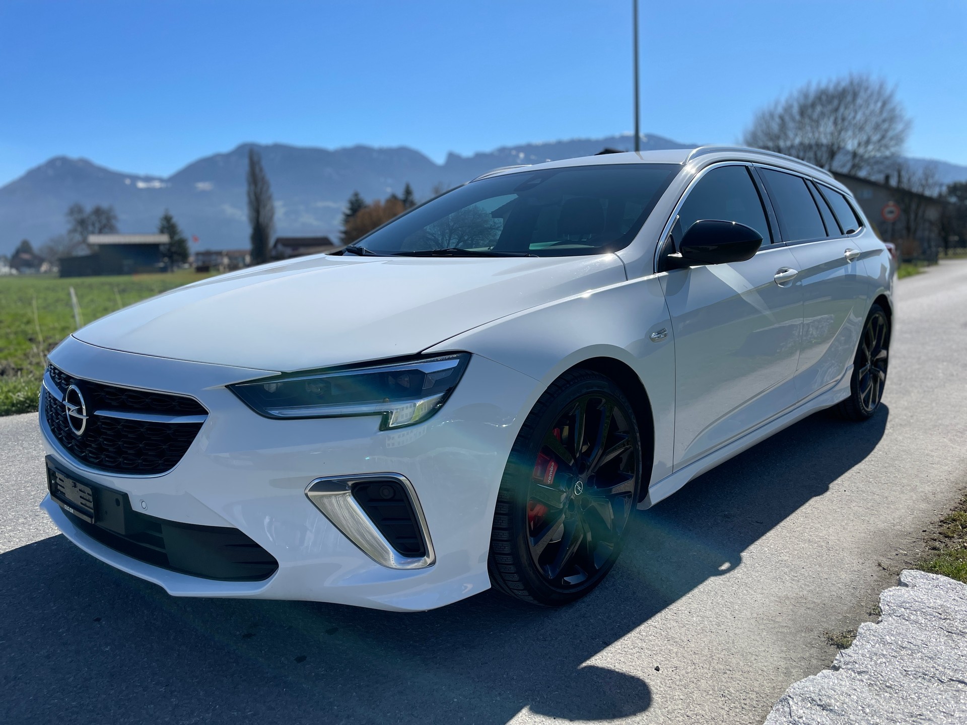 OPEL Insignia 2.0 T Sports Tourer GSi Automatic-image-2