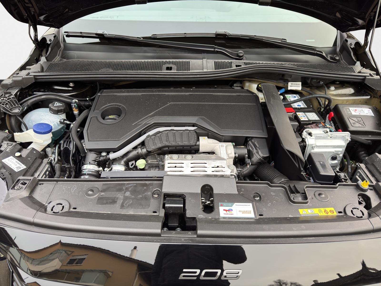 PEUGEOT 208 GT 1.2 Hybrid 145-image-16